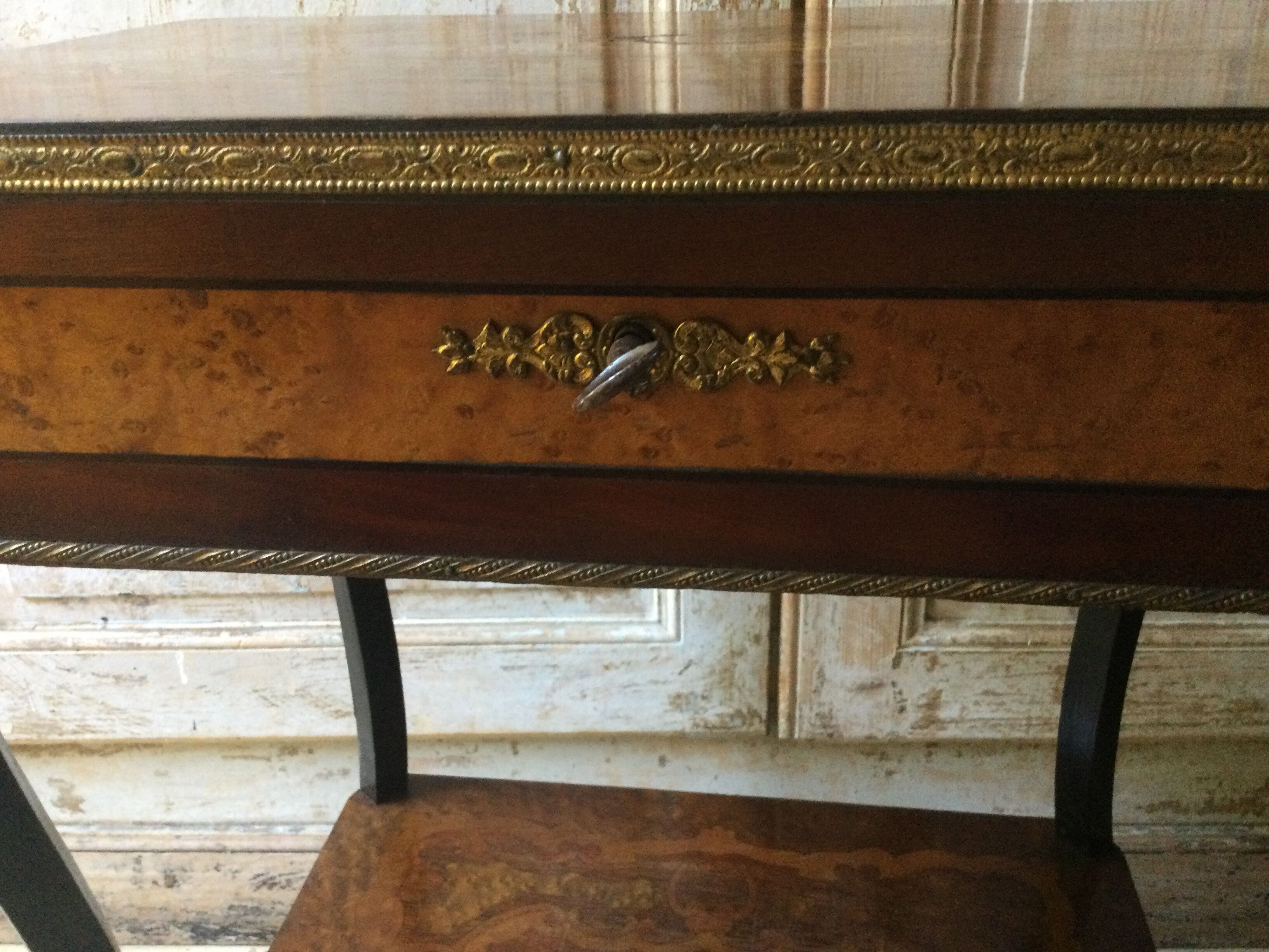 Old inadvertent dressing table