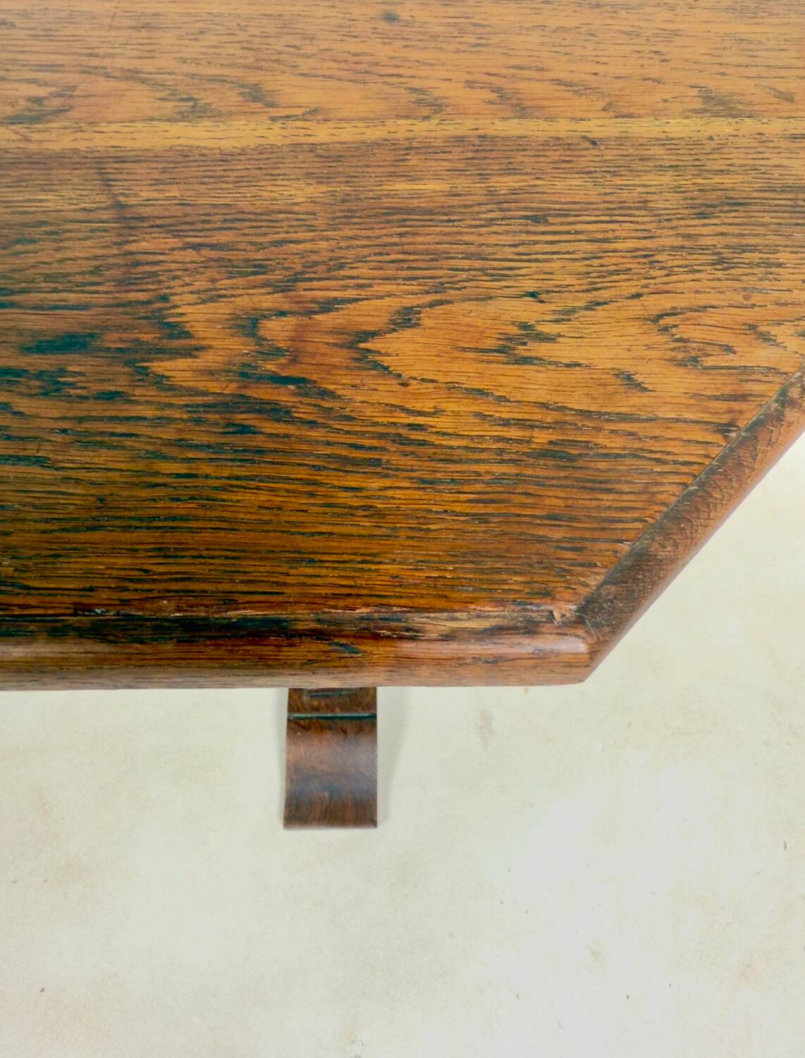 Table d’appoint hexagonale aux pieds bobine