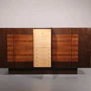 Magnifique grande unité murale avec beaucoup d'espace de rangement et un cabinet de bar, 1970.