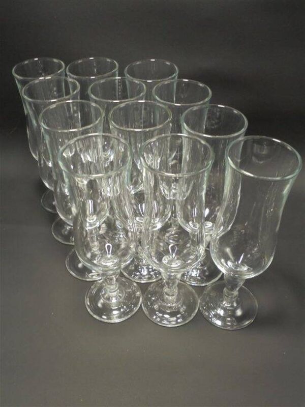 Série de 12 flûtes à champagne