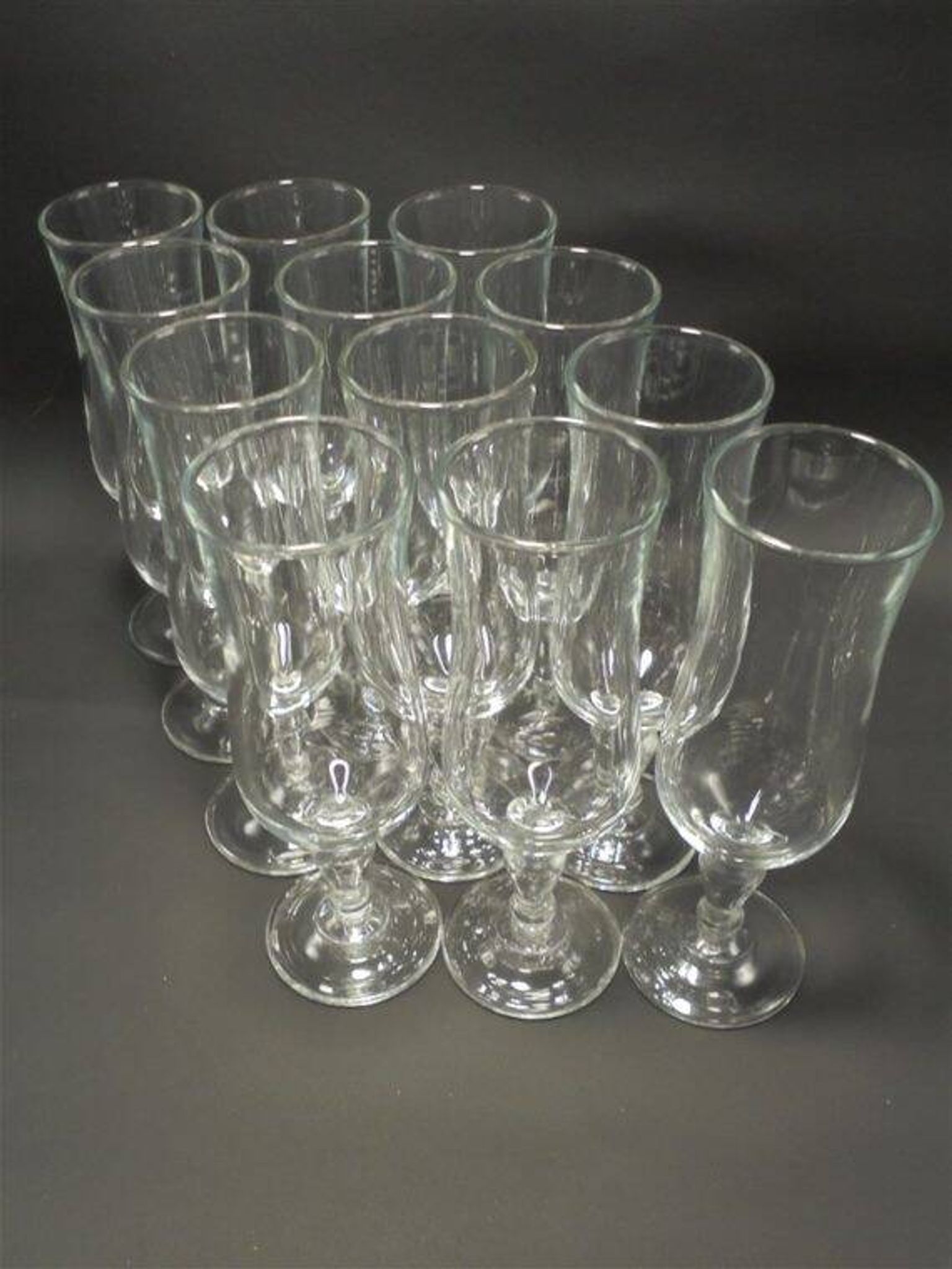 Série de 12 flûtes à champagne