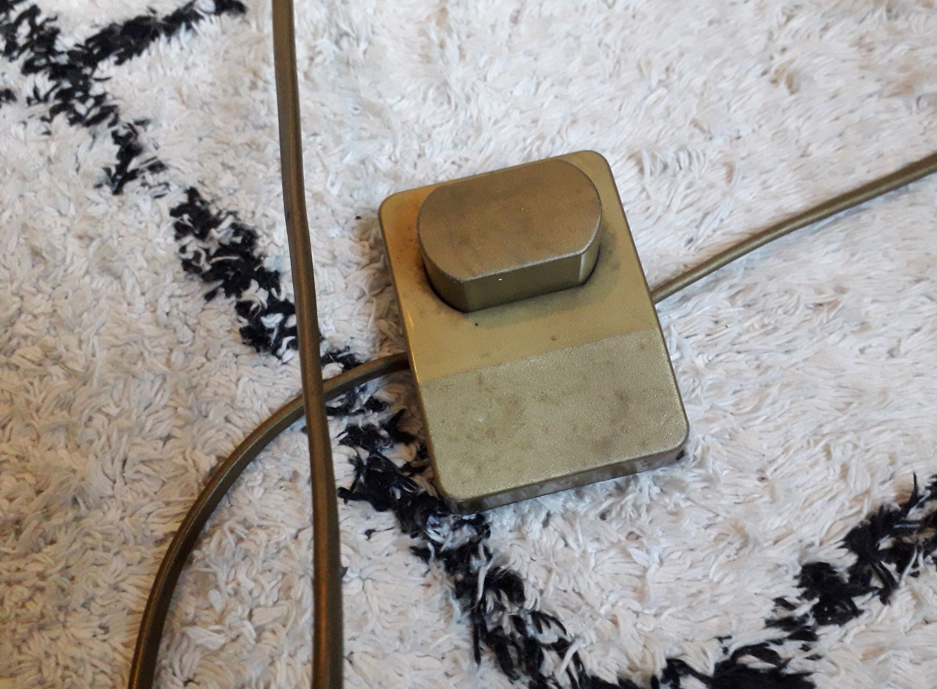 Brass articulated lamppost