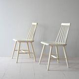 Paire de chaises blanches vintage