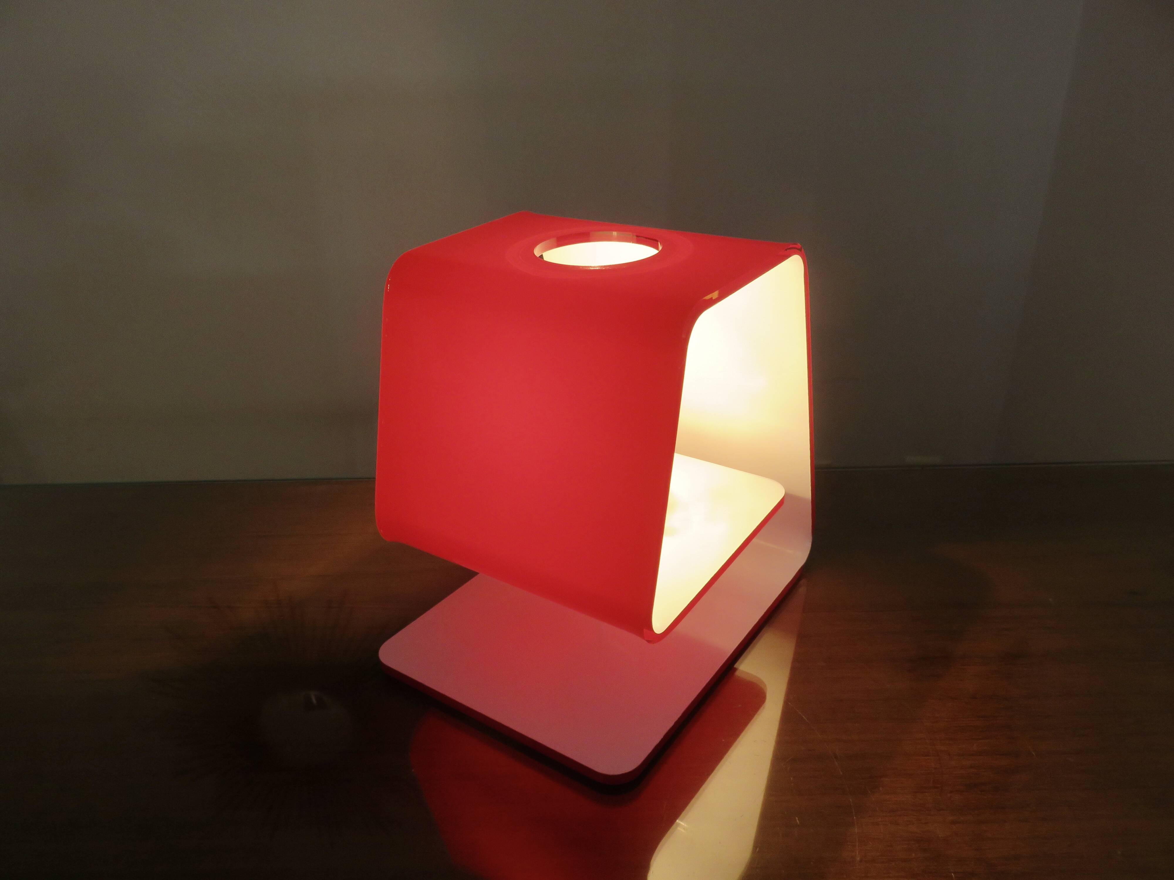 Calligaris luce lamp made in italy 2007 red plexiglass