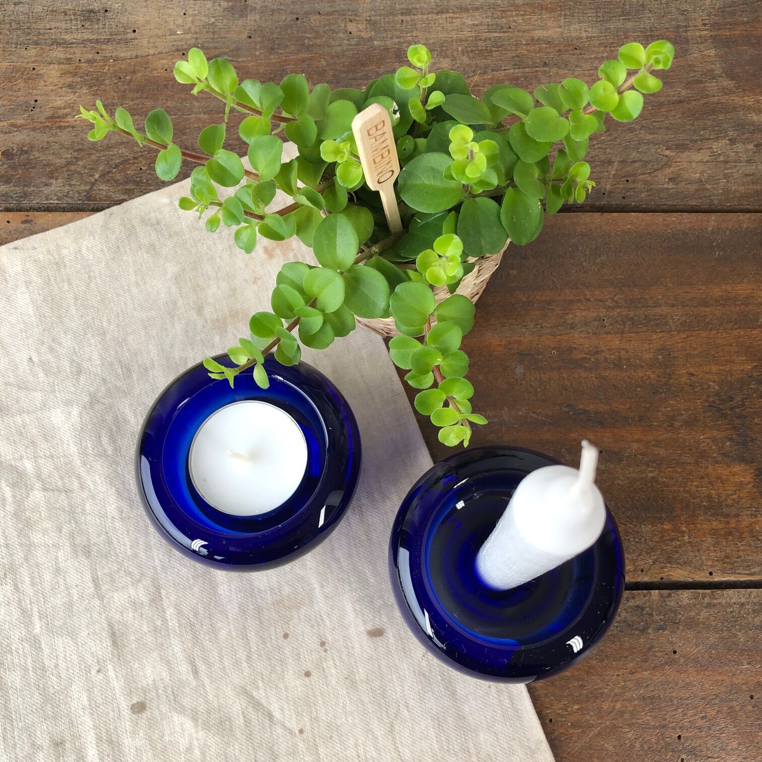 Duo de bougeoirs vintage en verre bleu