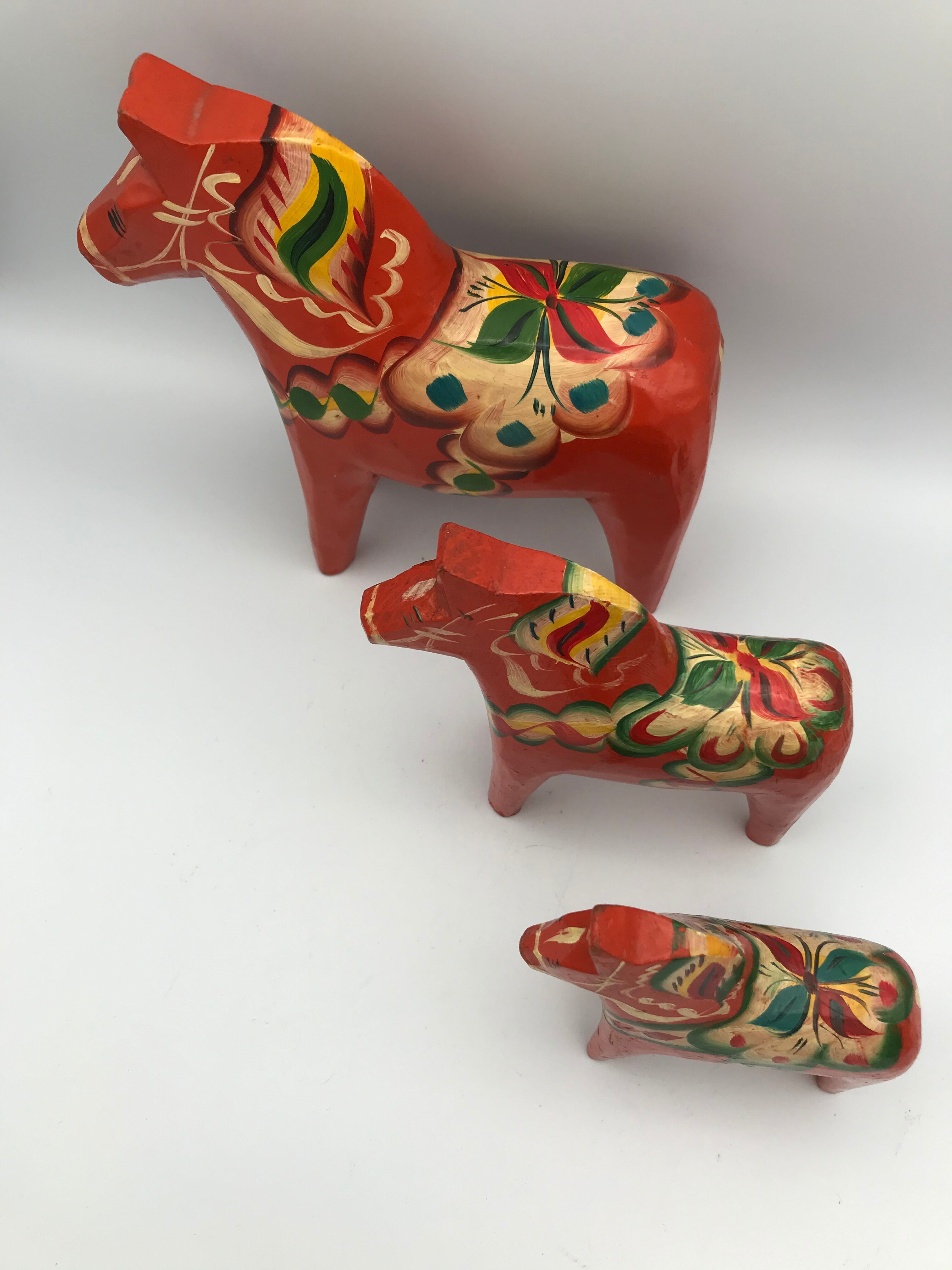 Set of 3 wooden dalecarlie horses