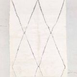 Beni Ouarain Moroccan Berber rug with engraved black diamonds 2.42x1.67m