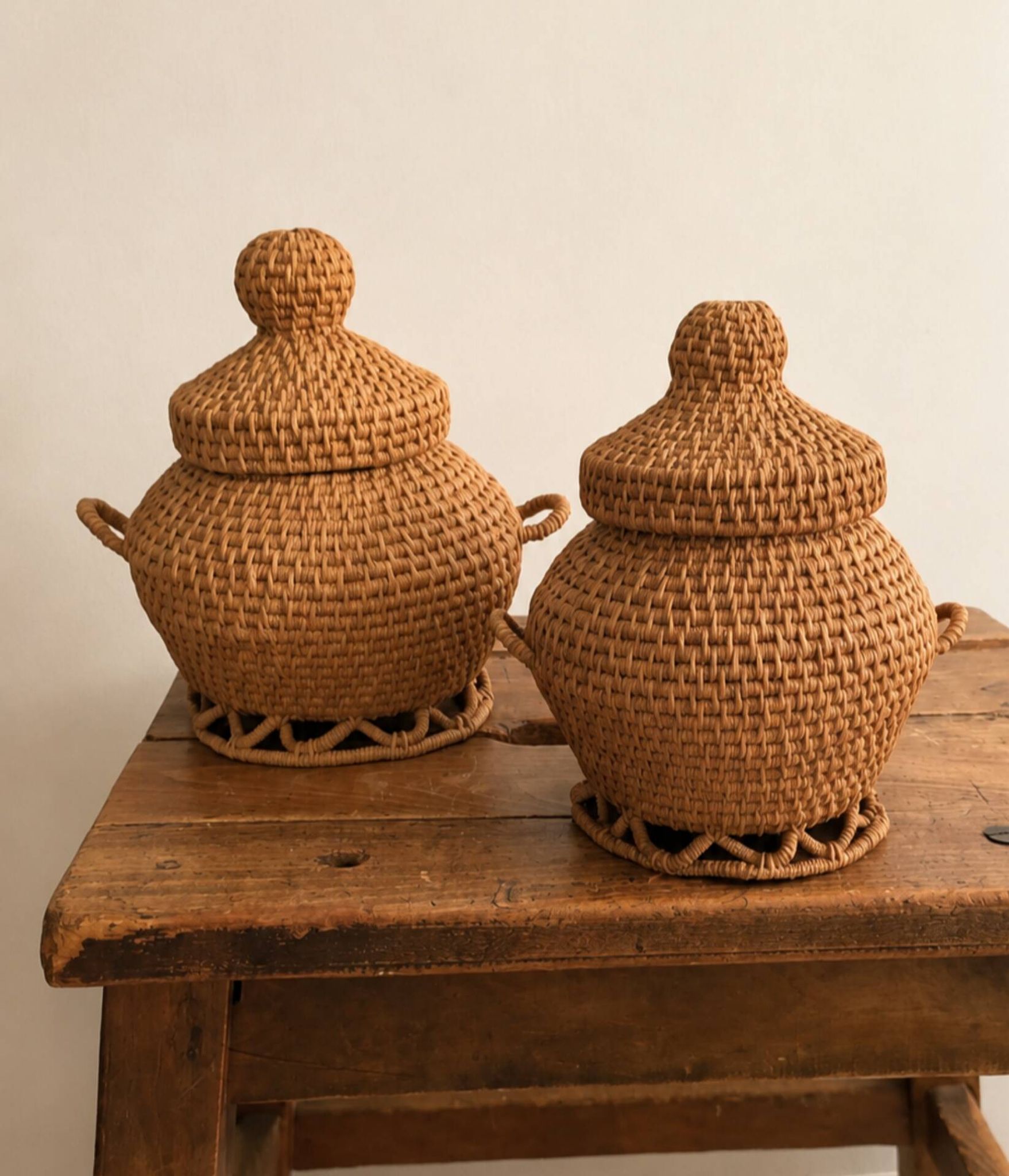 Duo de paniers vintage en vannerie artisanale • Pièces décoratives