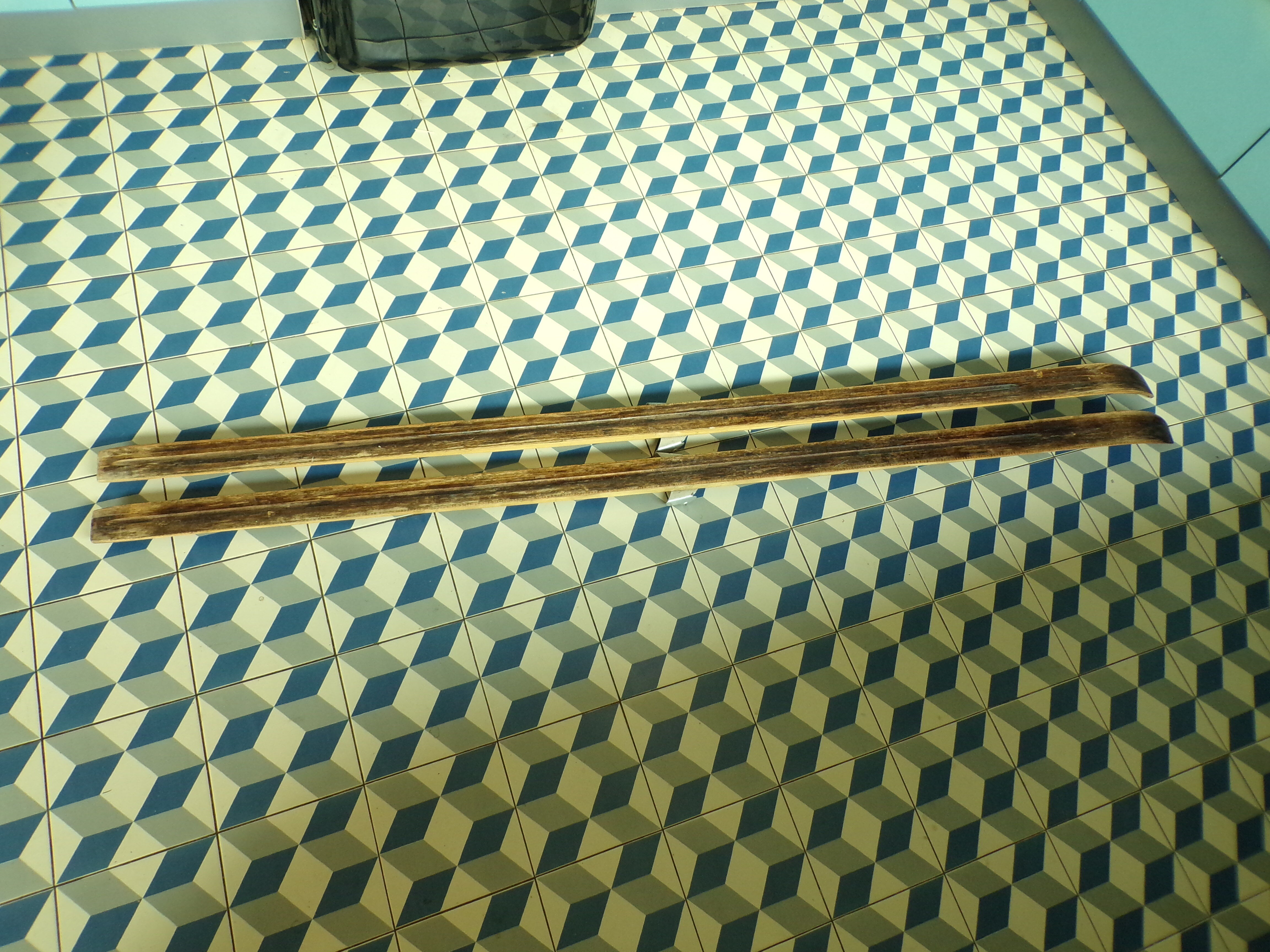Vintage wooden skis 205 cm