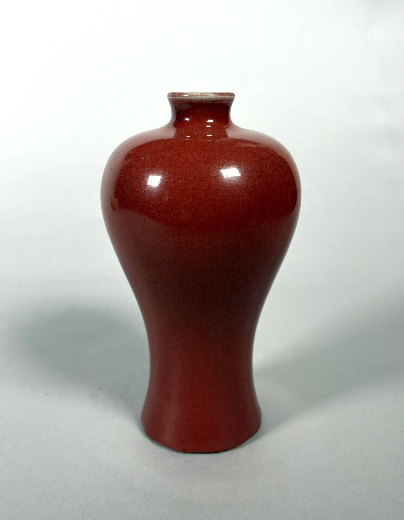 Blood-red Meiping vase in porcelain, China, 19th century.