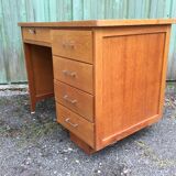 Vintage oak desk with 5 drawers.