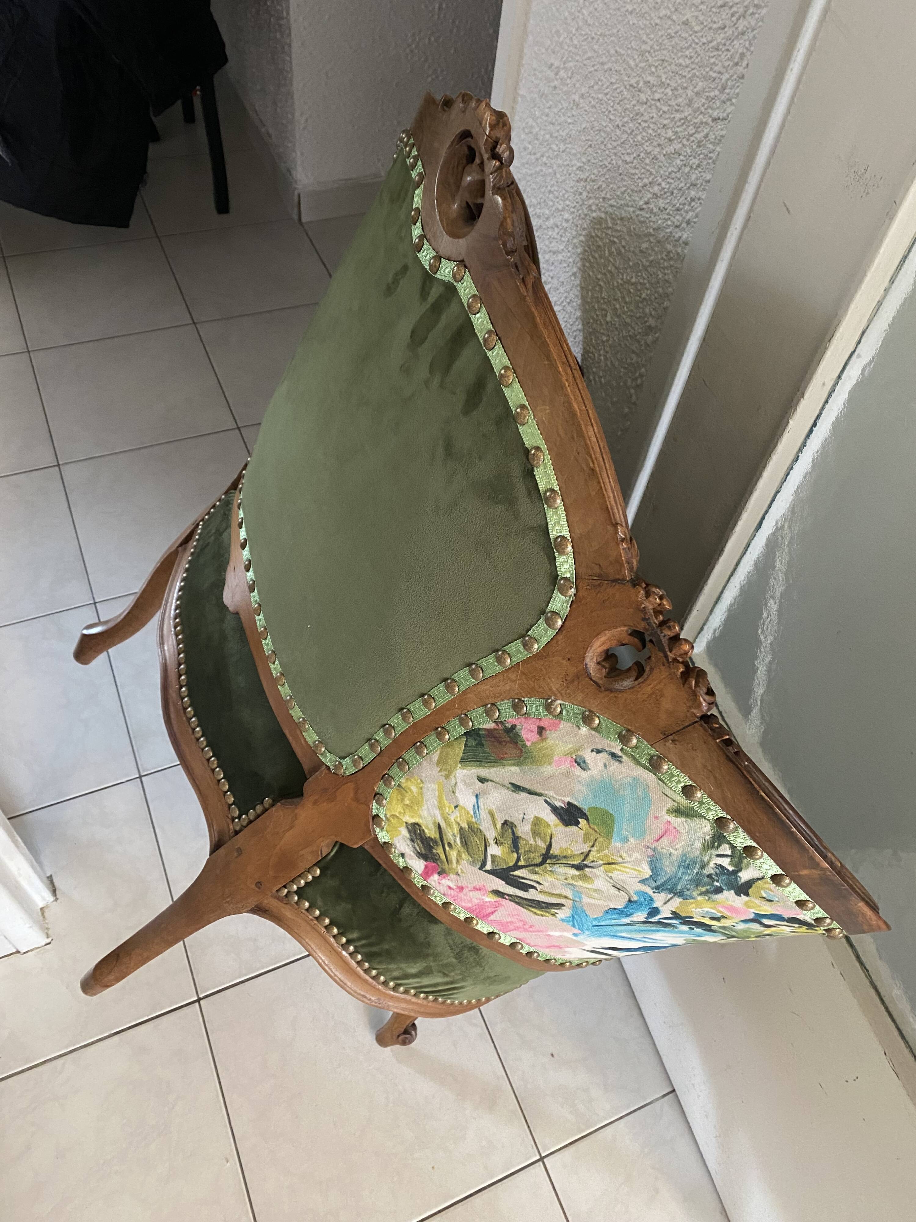 Paire de fauteuils en bois sculpté, XXème s.