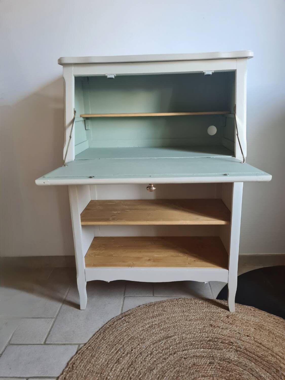 Restored secretary, 1980s