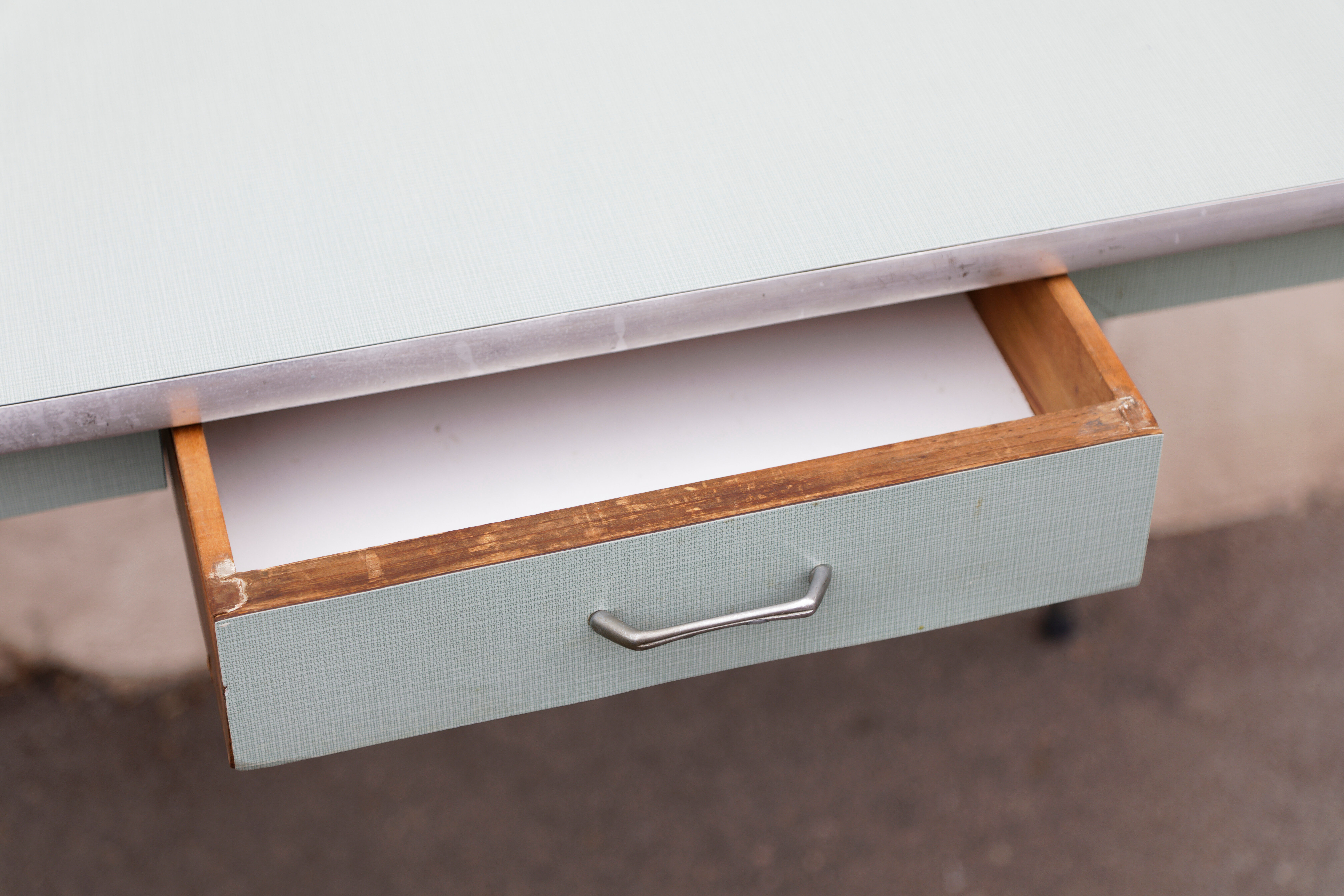 Formica table pattern water green