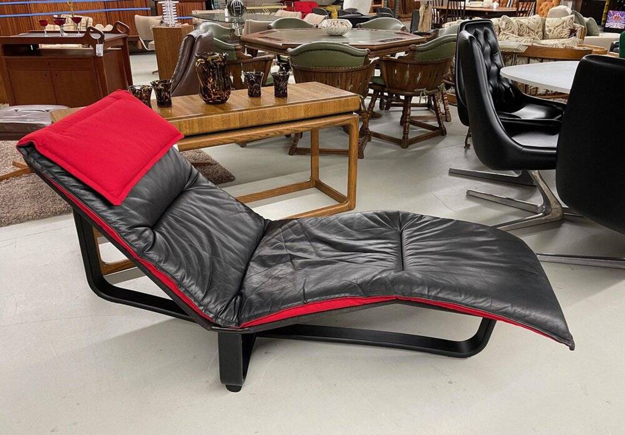 Scandinavian modern black leather and red wool reversible chaise lounge from Westnofa, Norwegian