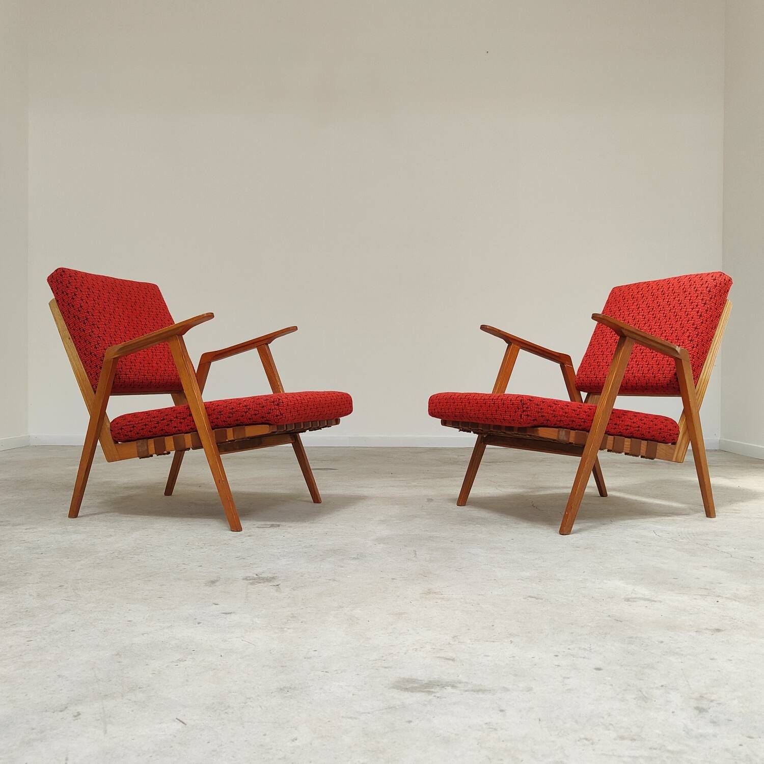Pair of armchairs in mottled red and wood by Uluv, former Czechoslovakia 1960