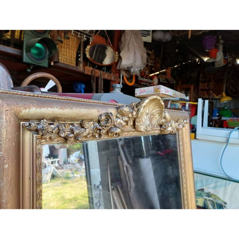 19th century mirror in wood and gilded stucco "scallop shell"