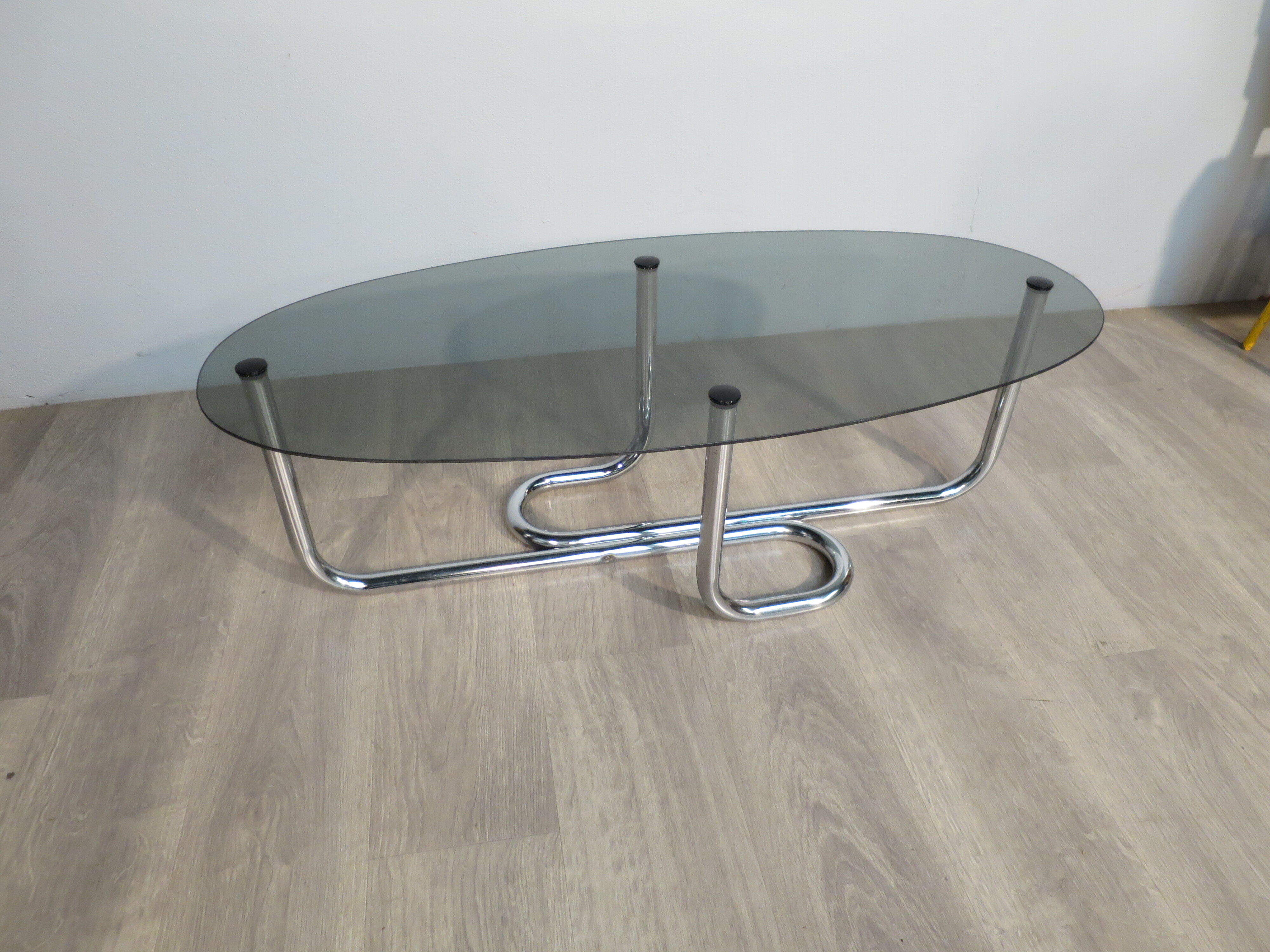 Oval glass coffee table 70