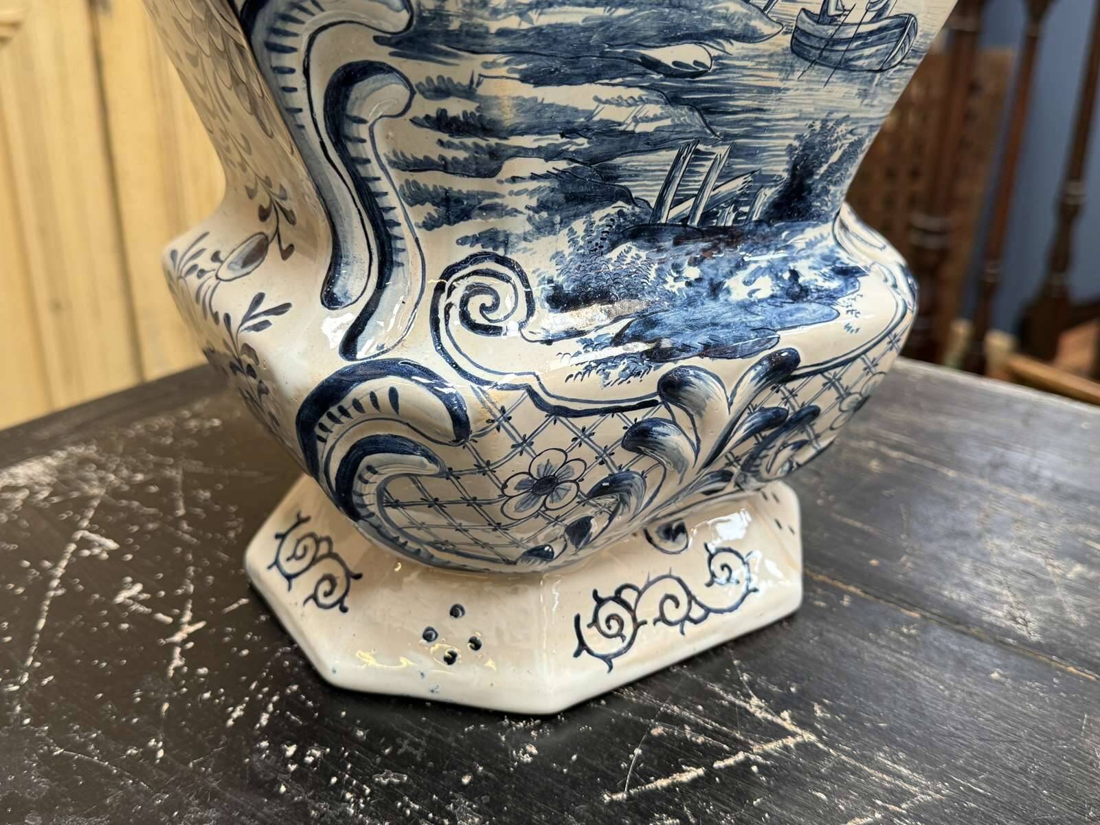 Large baluster vase with parrot - Holland, Delft 19th century