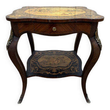 Table d'appoint de style Louis XV en marqueterie