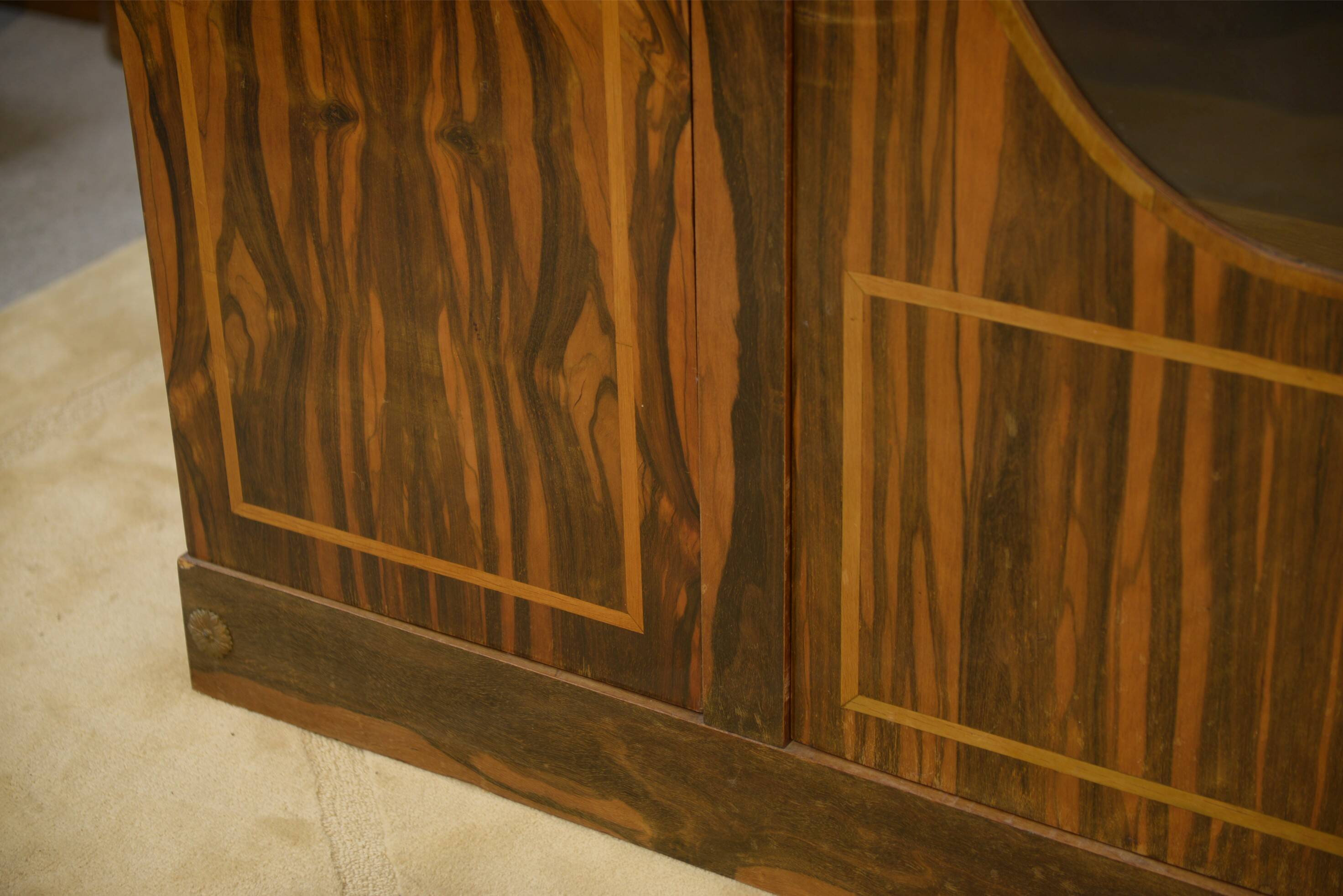Armoire Art Déco néo-classique en placage d’ébène 1930’s
