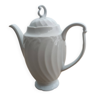 Théière en faïence blanche