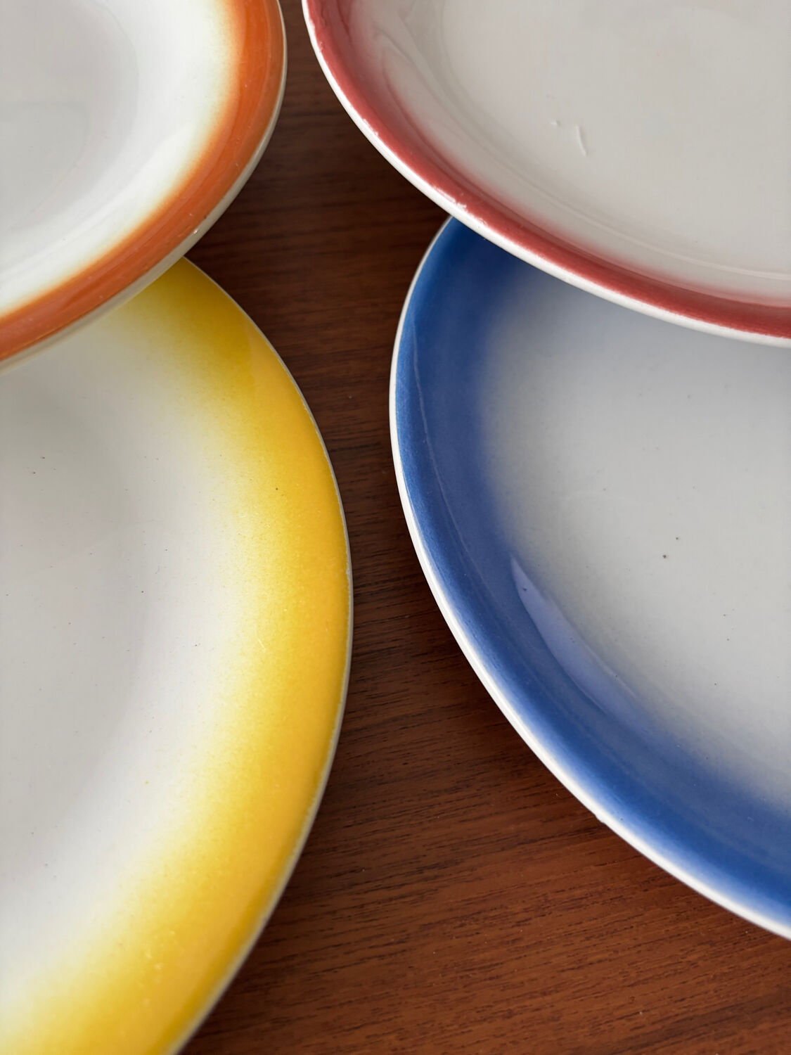 Moulin des Loups vintage dessert plates – Assorted colourful lot