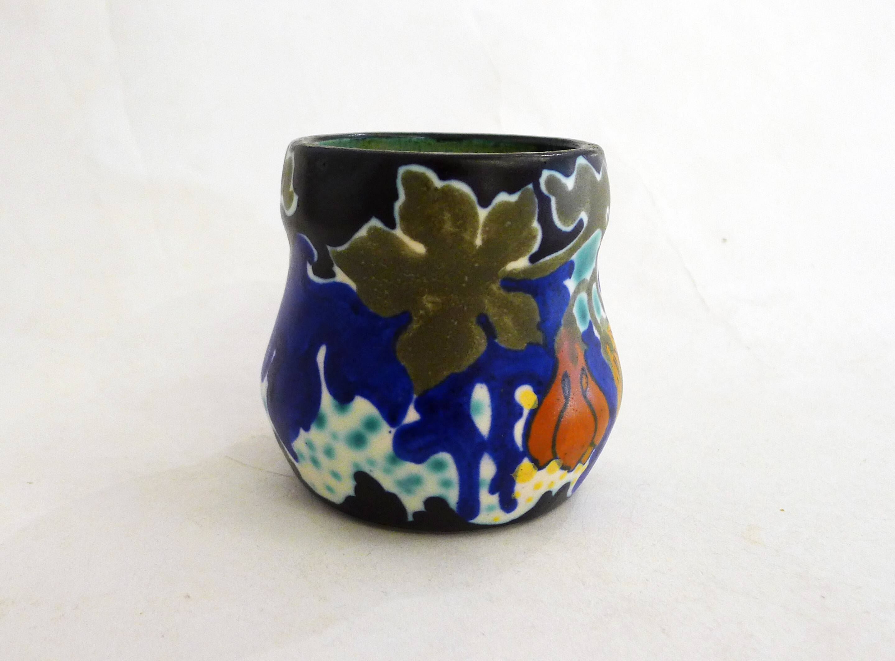 Small matte Art Deco vase / pot Regina Gouda