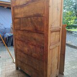 Armoire en sapin art populaire
