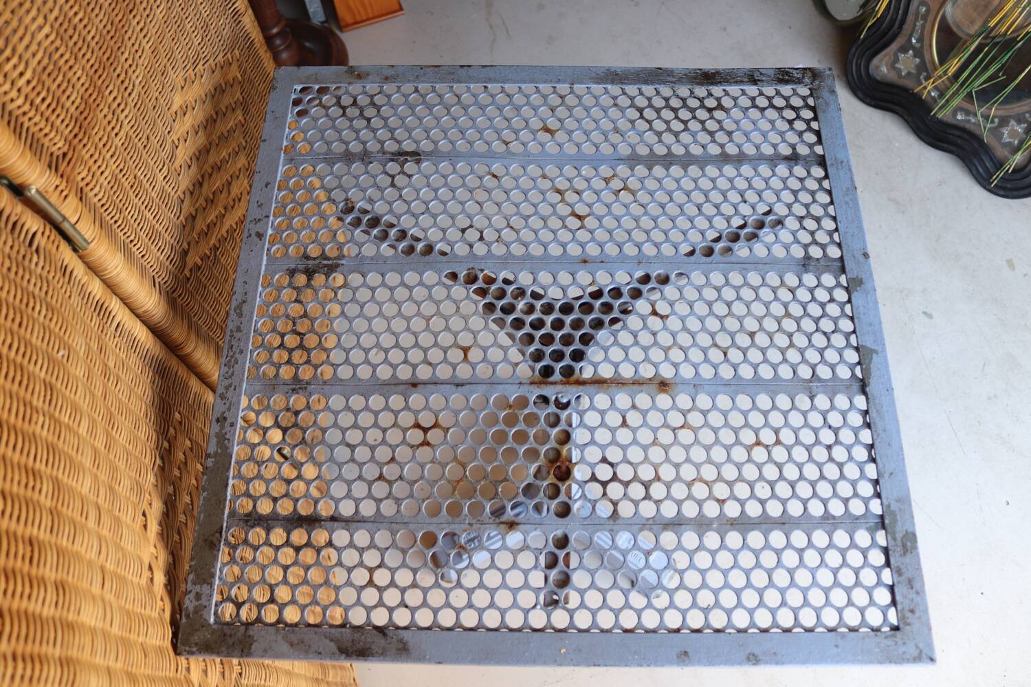 Old bistro table in cast iron and perforated metal, SIGHE Jeune Toulo