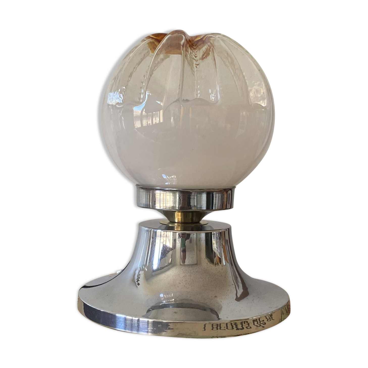 Vintage globe lamp in Murano glass by Mazzega and chrome metal.