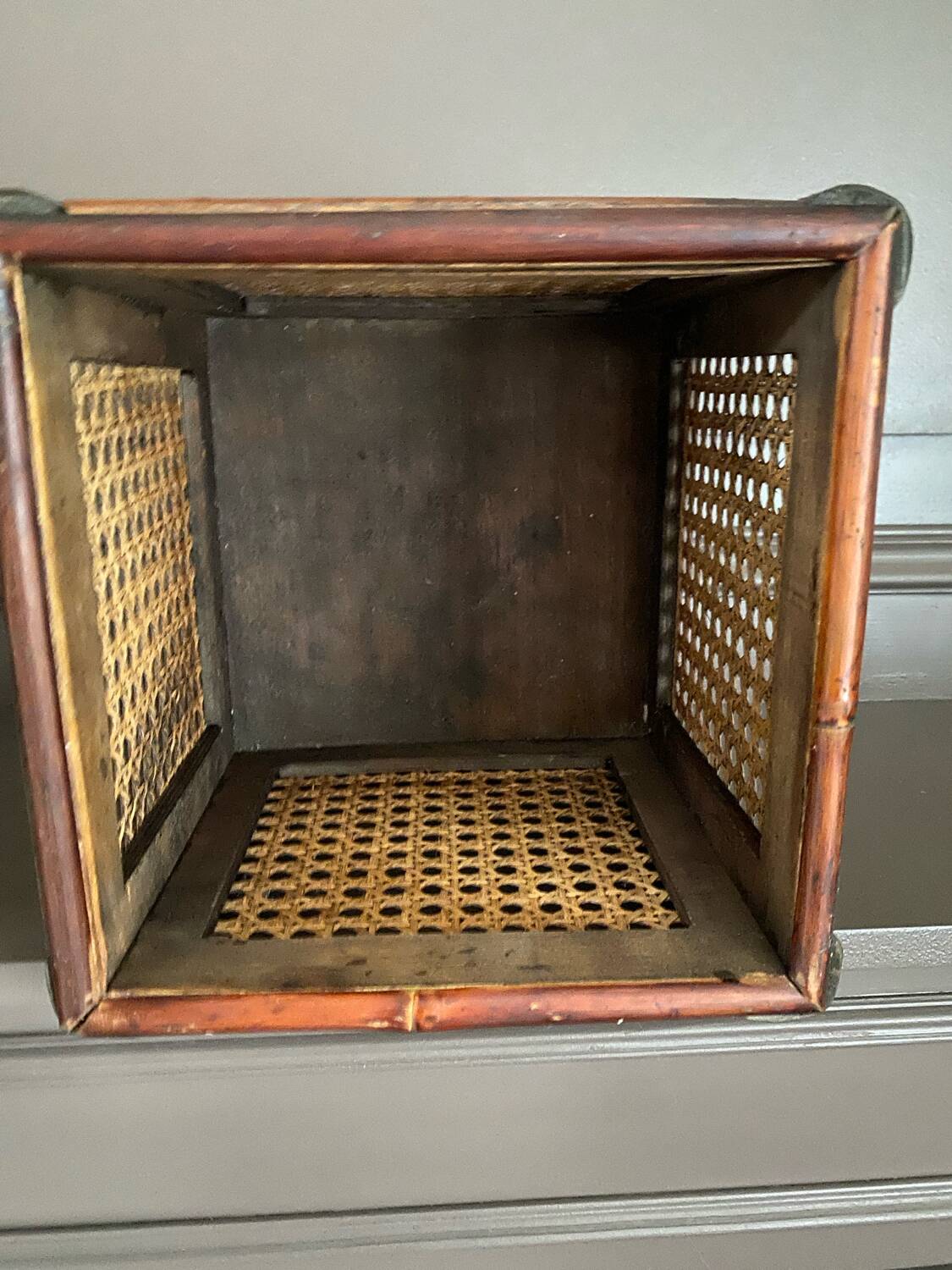 Caches-pots vintage en bois et cannage