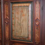 Hand-painted armoire Sublime from around 1800 in oak.
