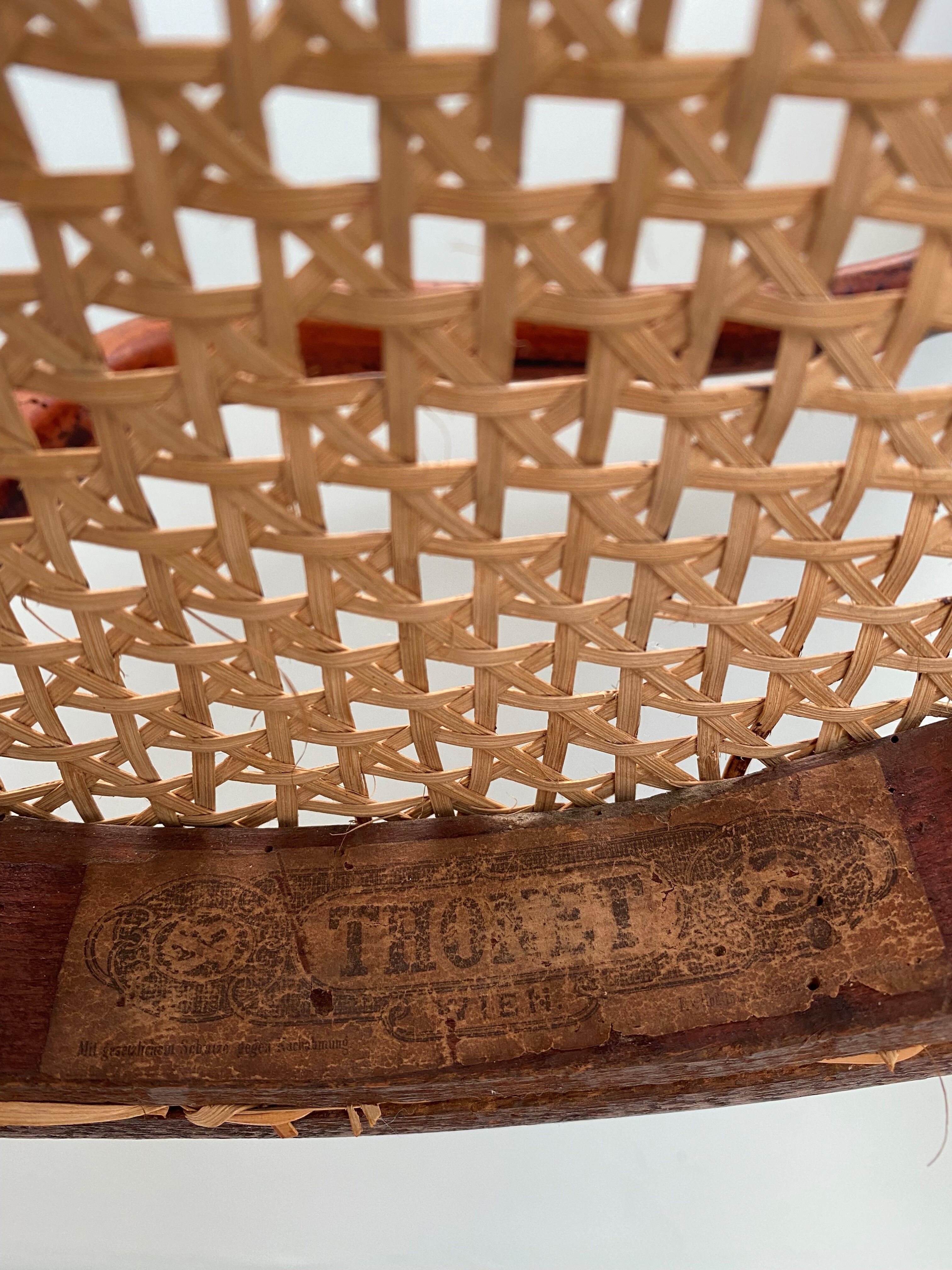 Fauteuil enfant Thonet en cannage vintage