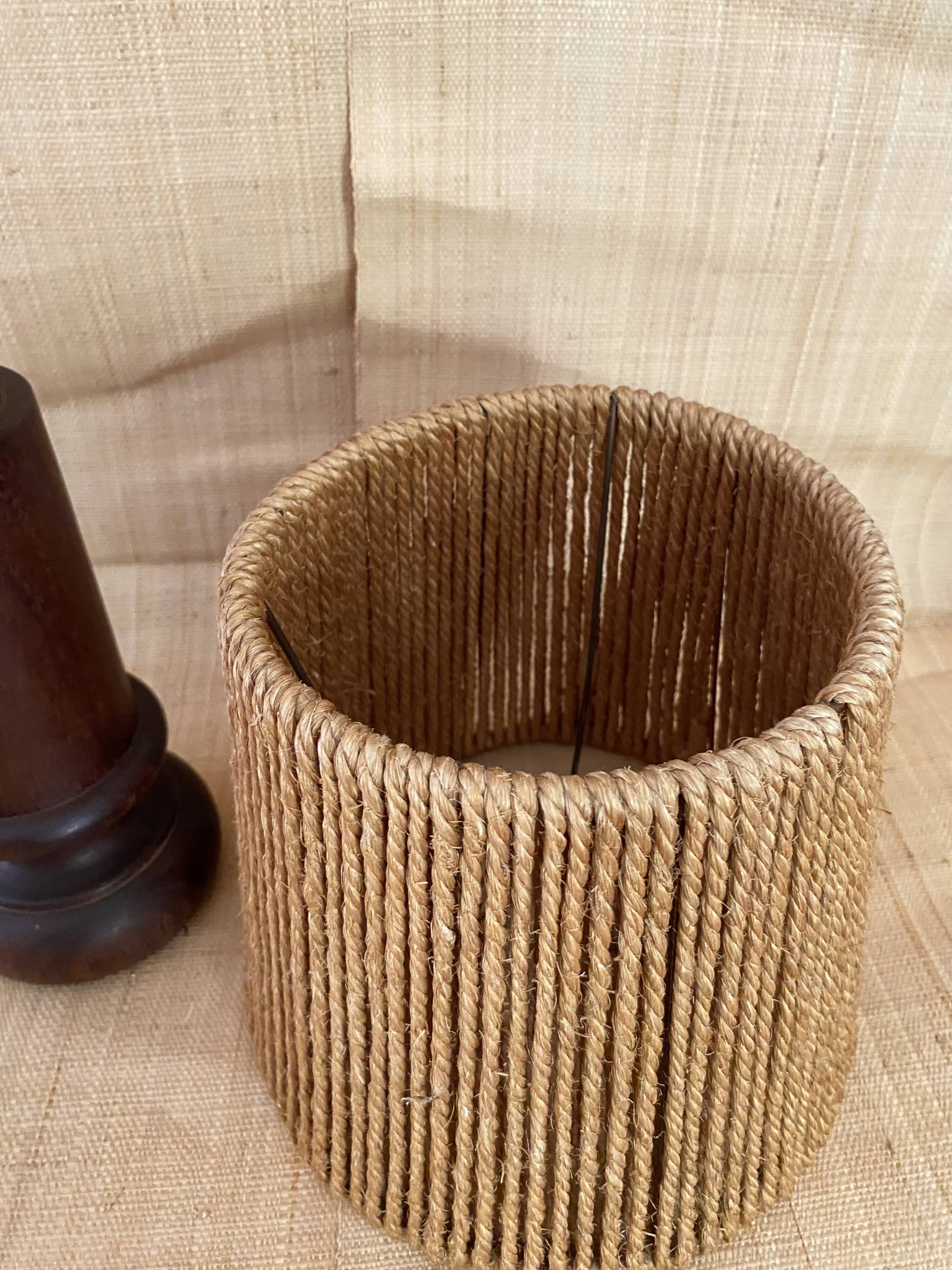 Lampe bois, câble tissu, abat-jour coco années 70