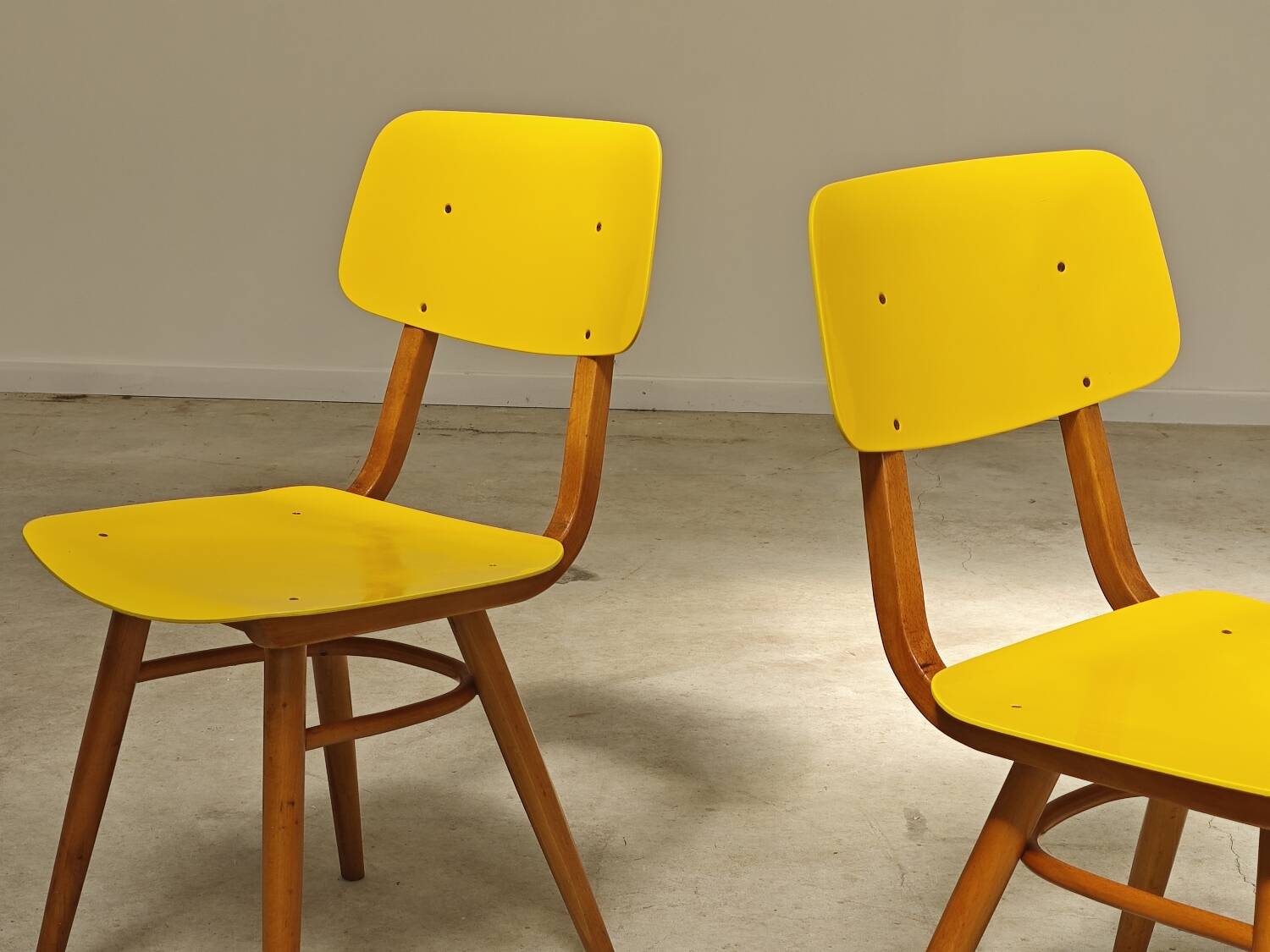 Pair of Ton Bystrice Thonet chairs in wood and yellow molded plastic