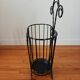 Porte-parapluie vintage en fer torsadé – années 60