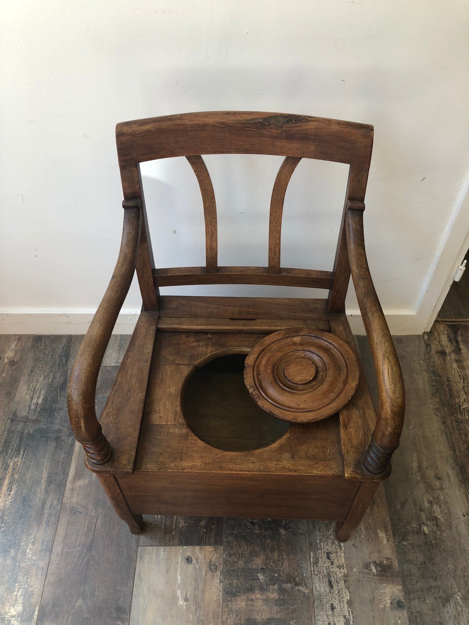 Pierced chair XIX in walnut