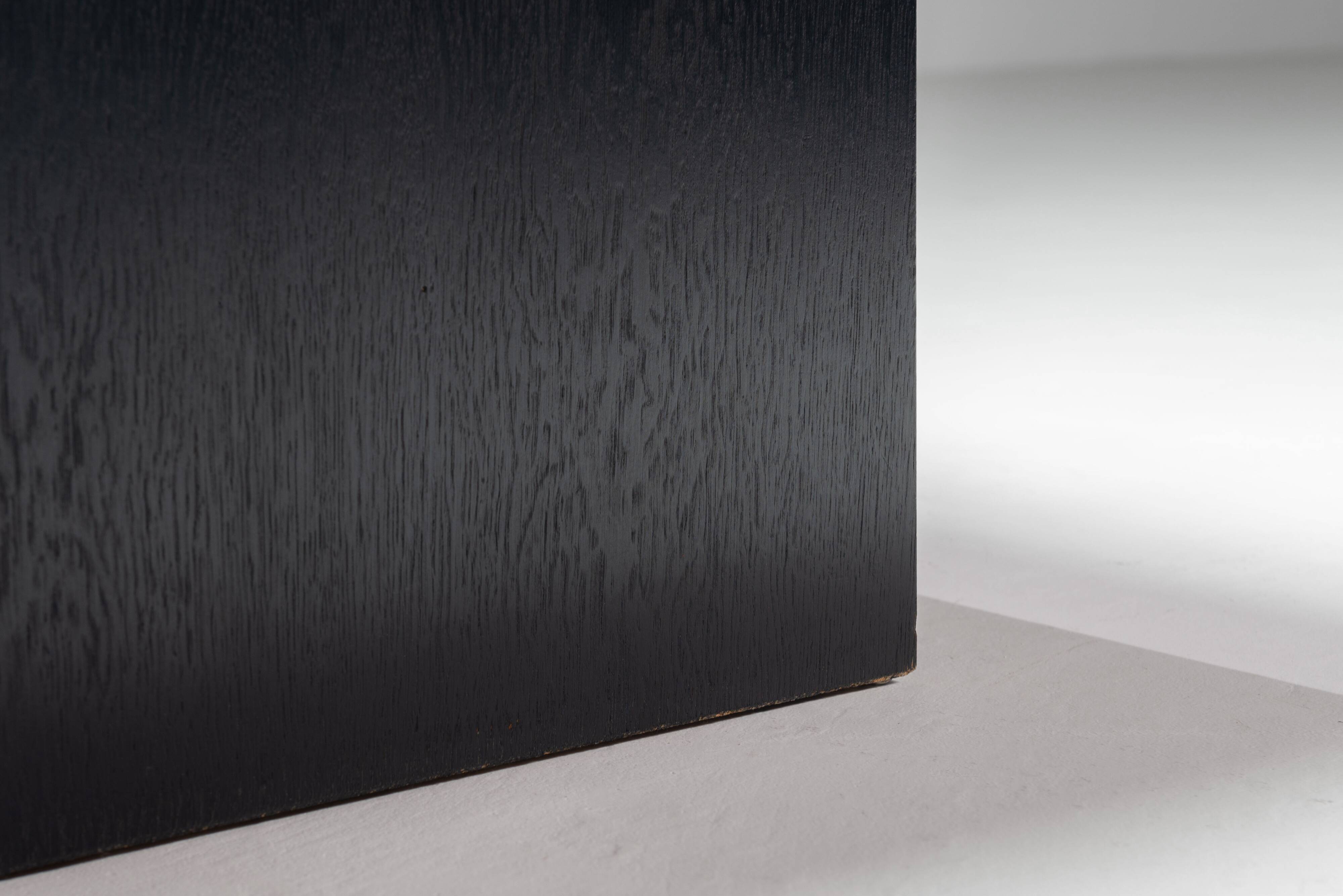 Table basse gravée par Bernhard Rohne
