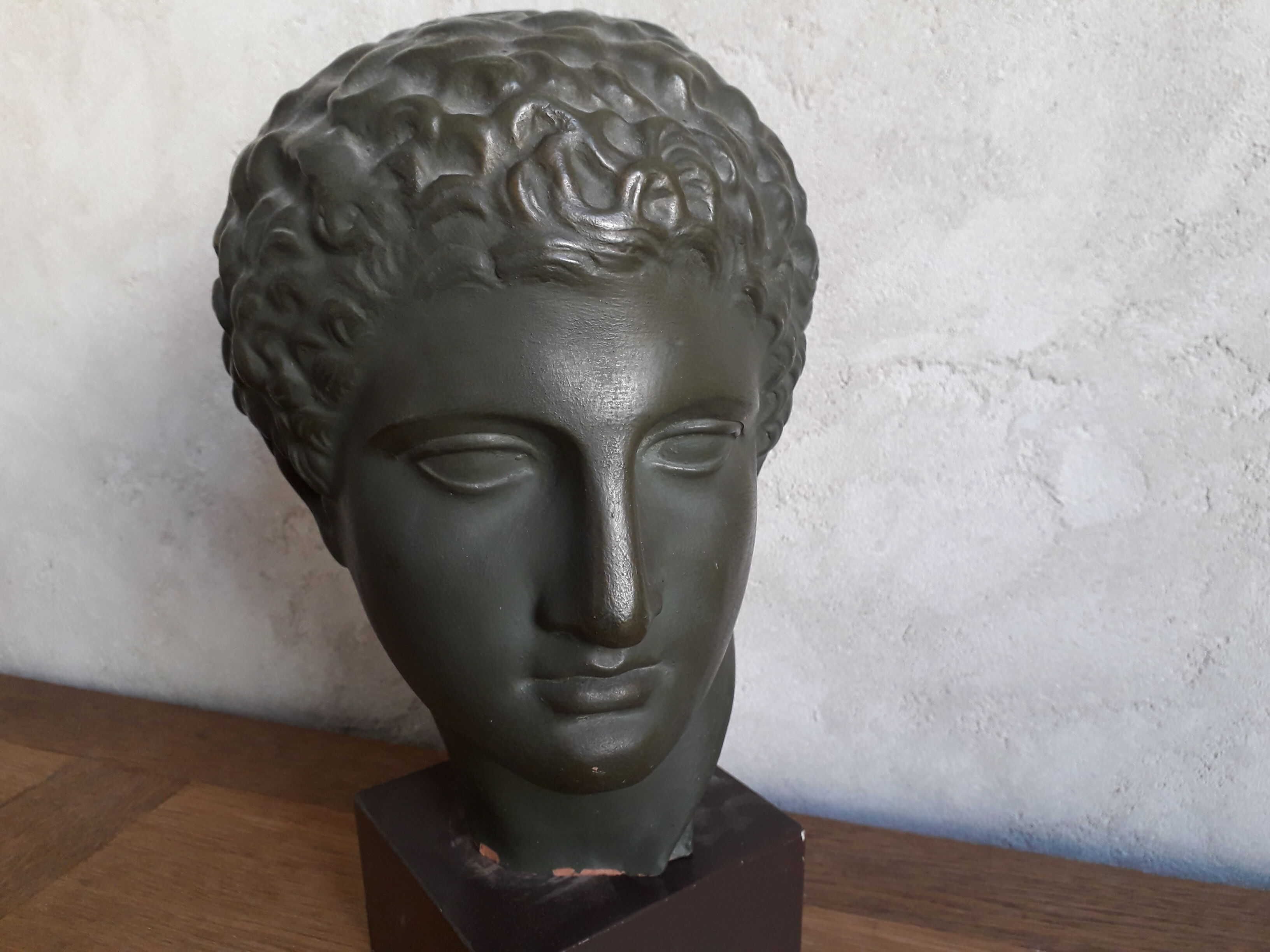 Tête en terre cuite, Grèce Antique