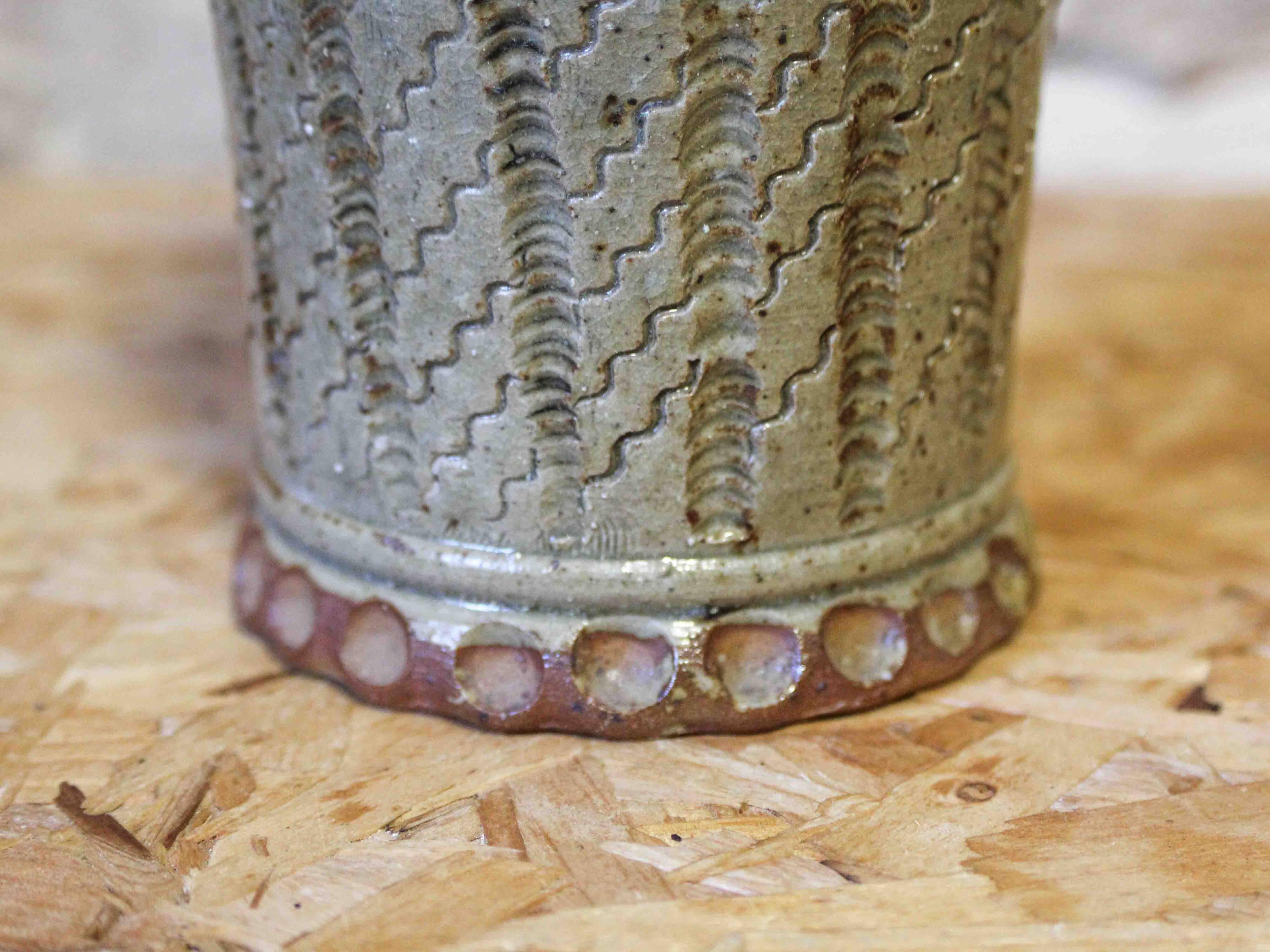 Pot couvert en grès vernissé