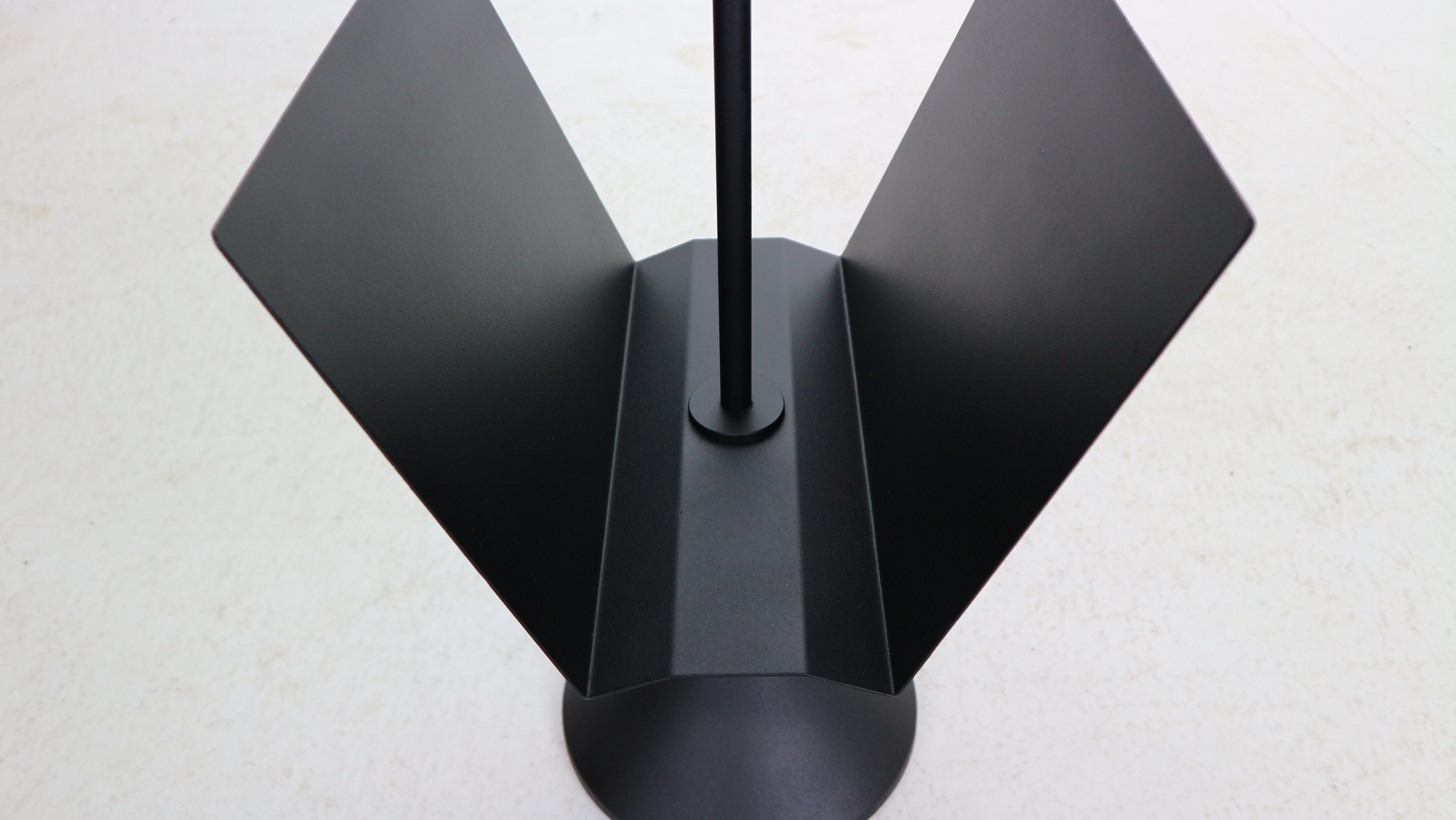 Porada Arredi Black Metal Minimalistic Magazinine Rack, 1980's, Italy