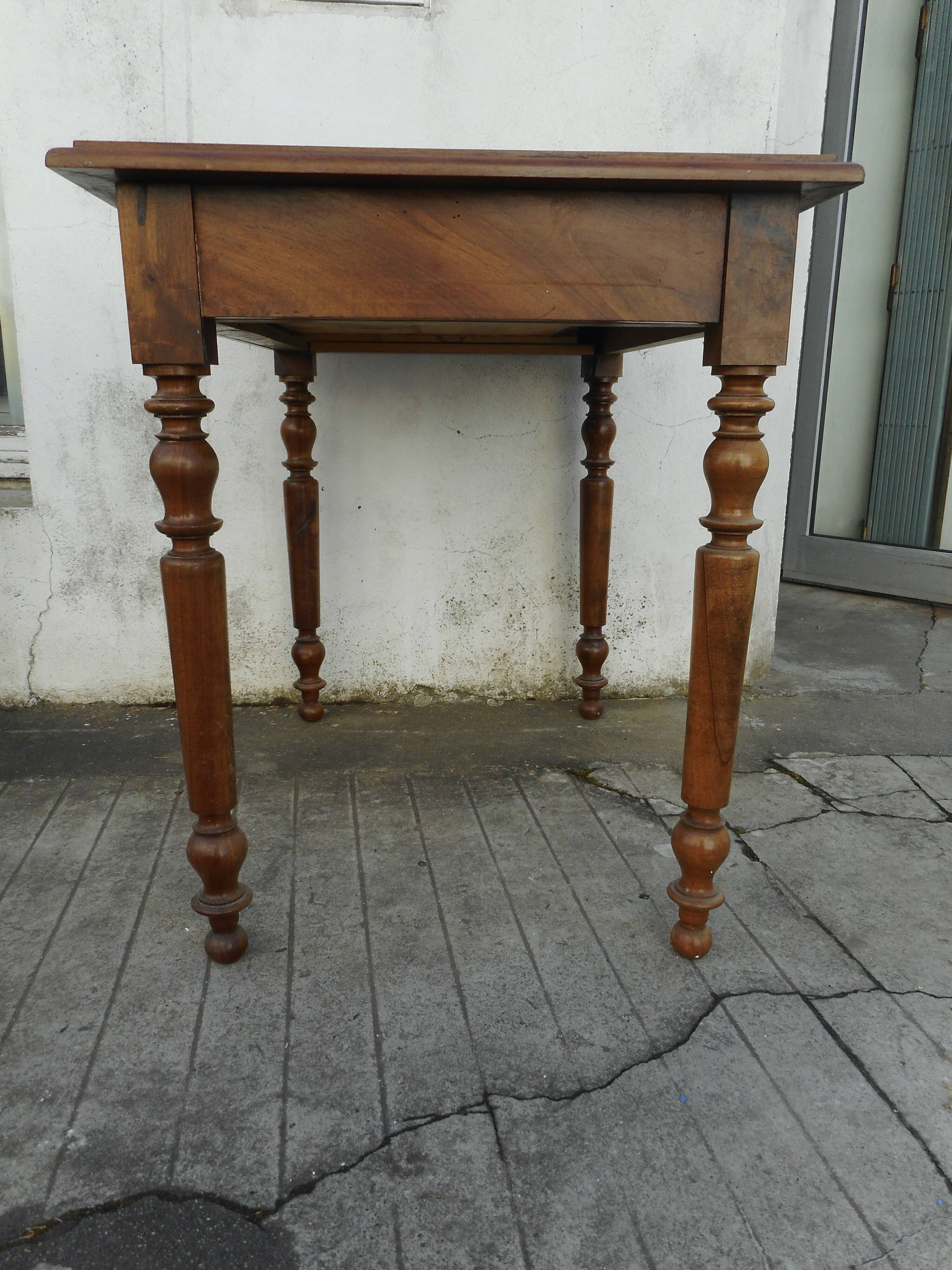 Writing table