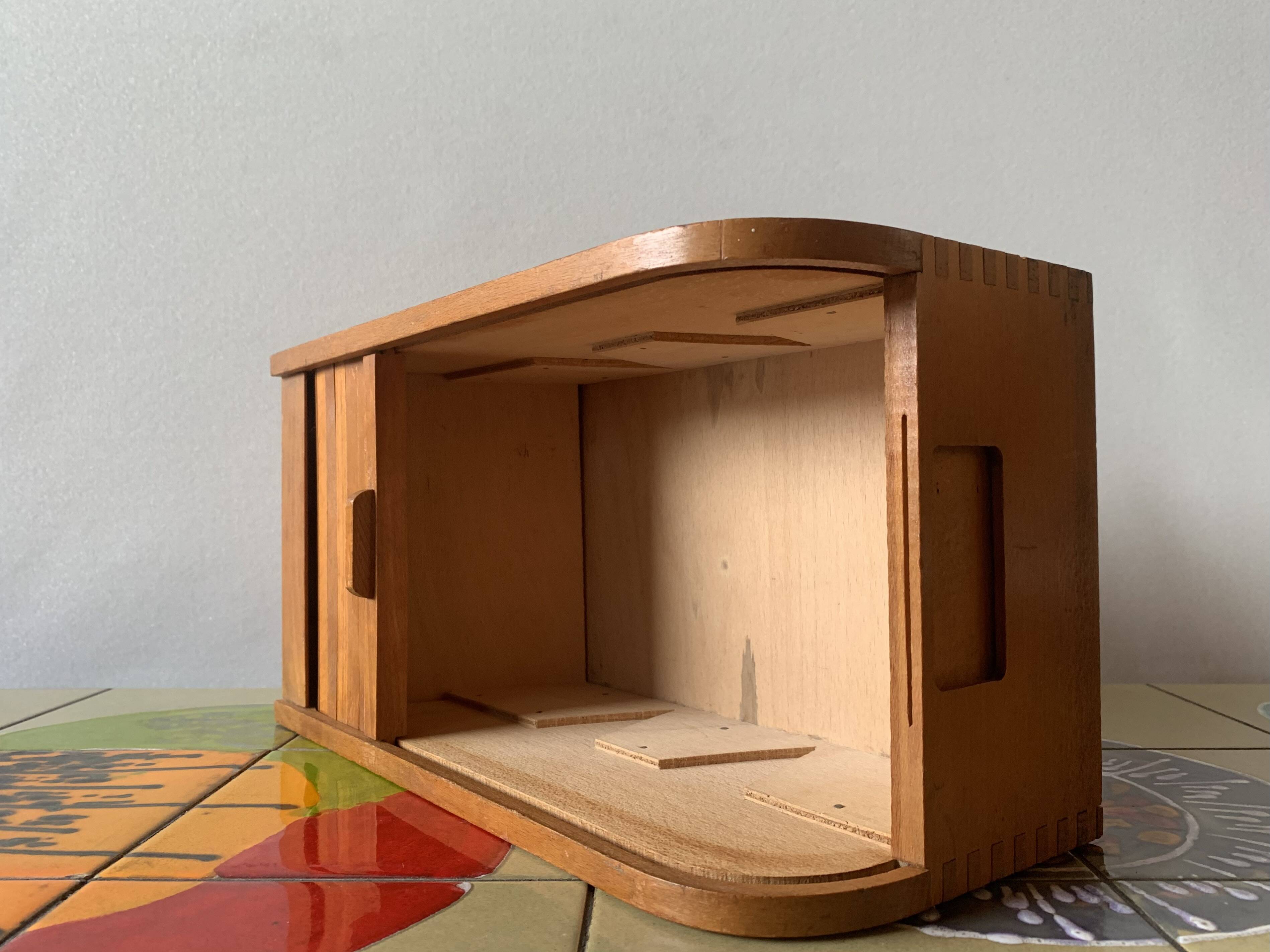 2 anciennes boîtes de classement en bois à volet