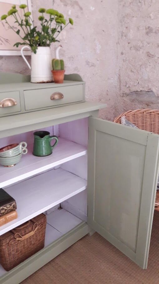 Green Parisian buffet