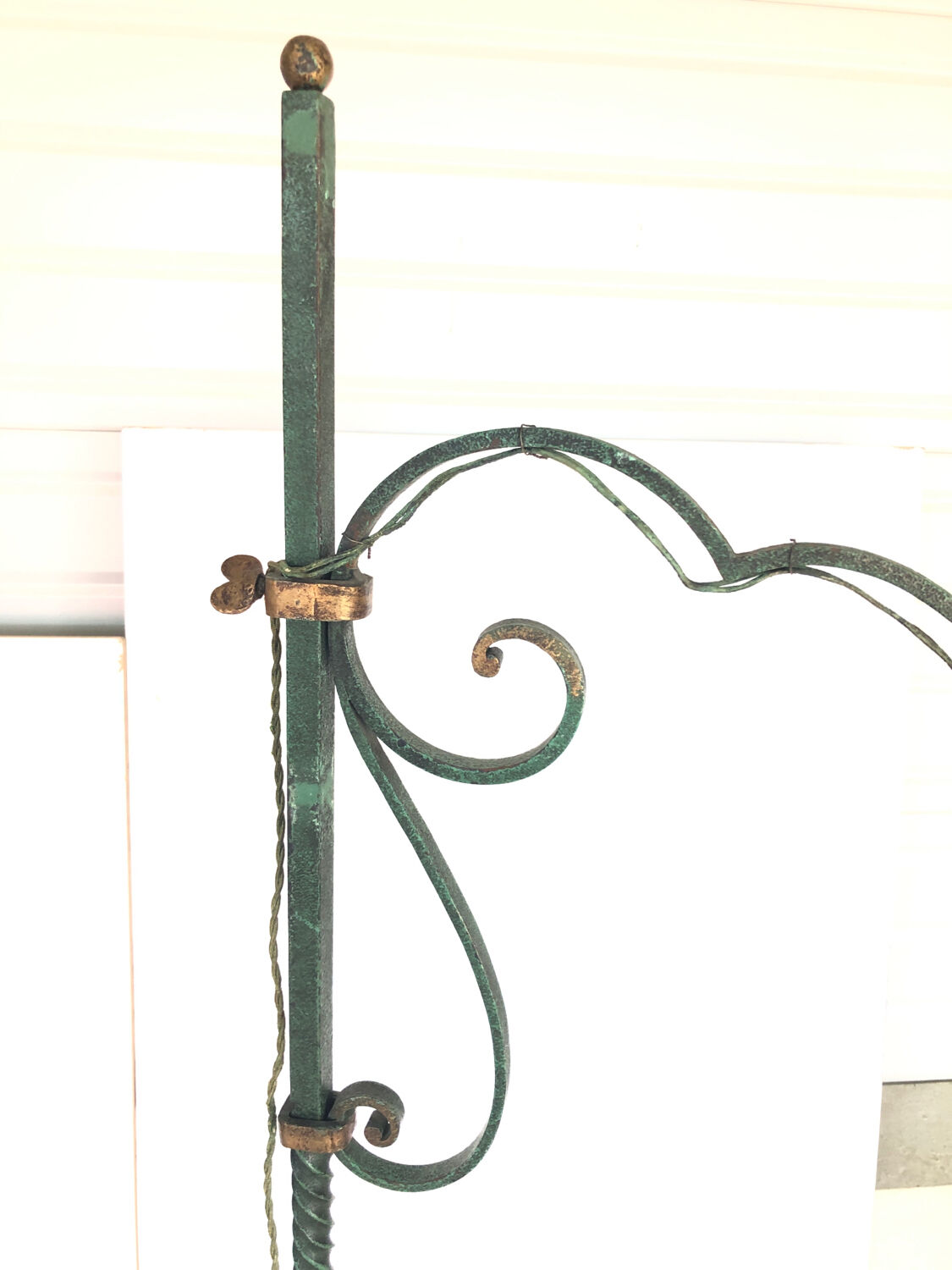 Lampadaire en fer forgé vert et doré vintage année 50