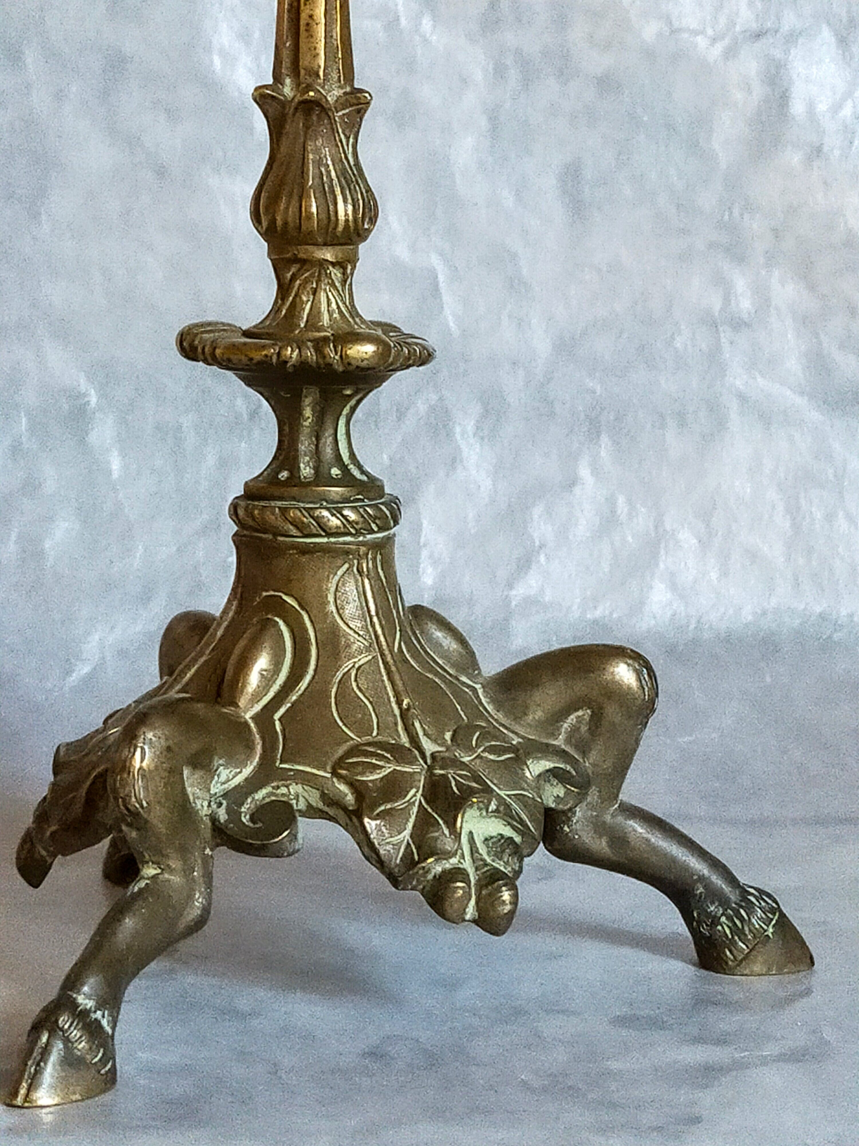 Candle holder in gilded bronze tripod nineteenth century
