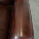 Fauteuil anglais ancien en cuir de mouton