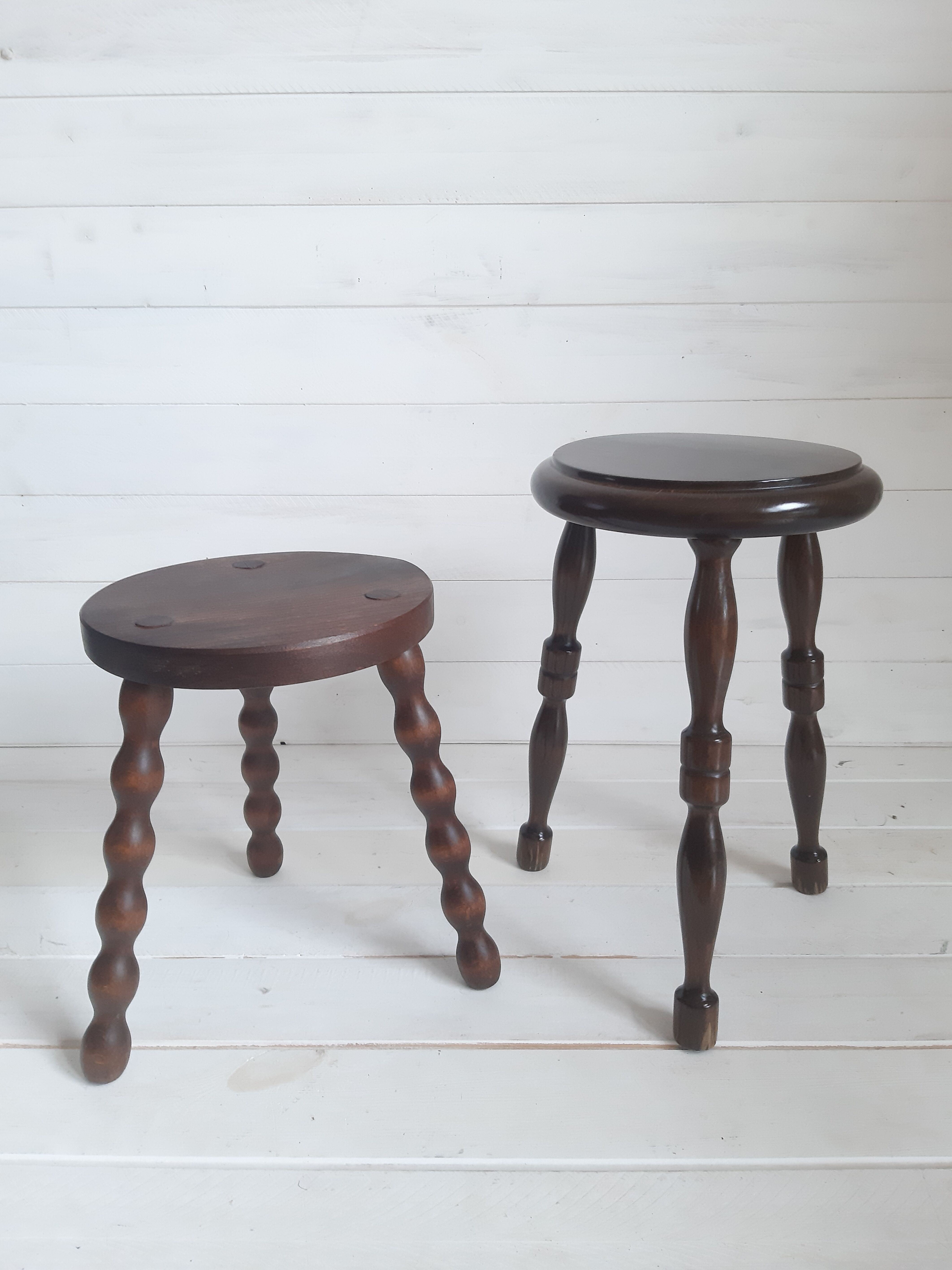 2 stools and 1 pot cover basket