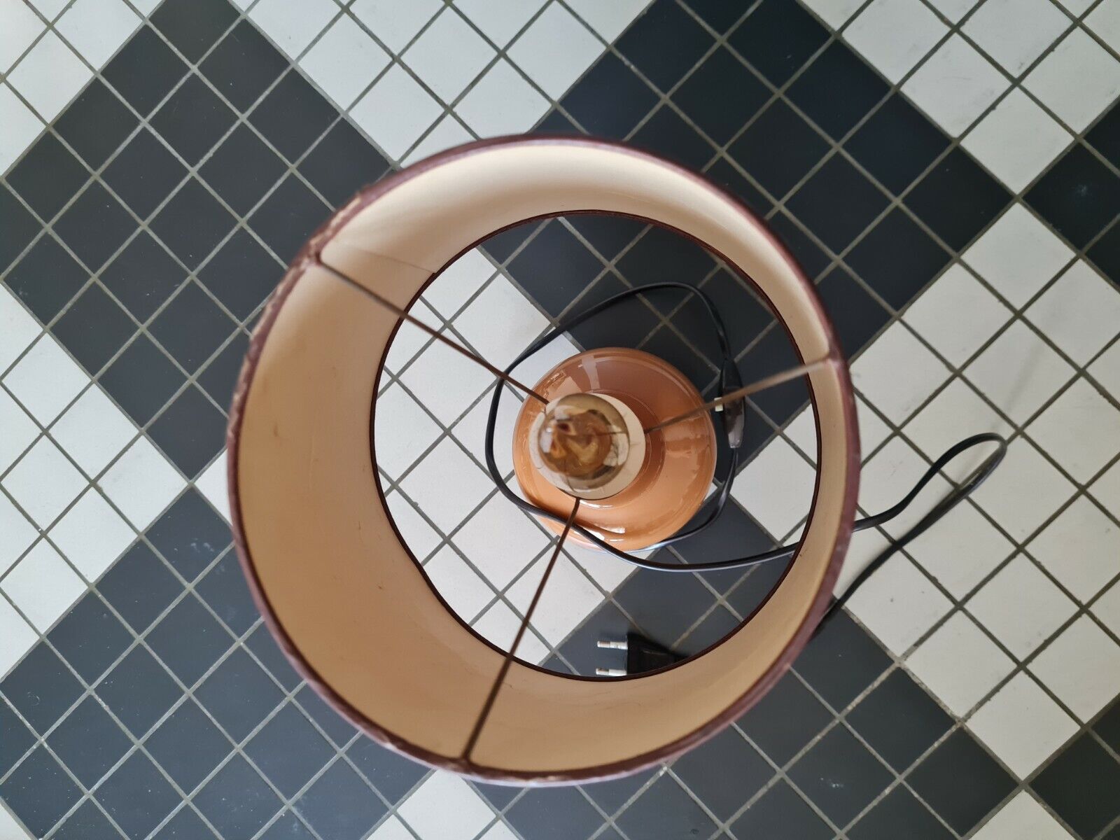Lampe à poser vintage couleur caramel avec son abat-jour fleuri
